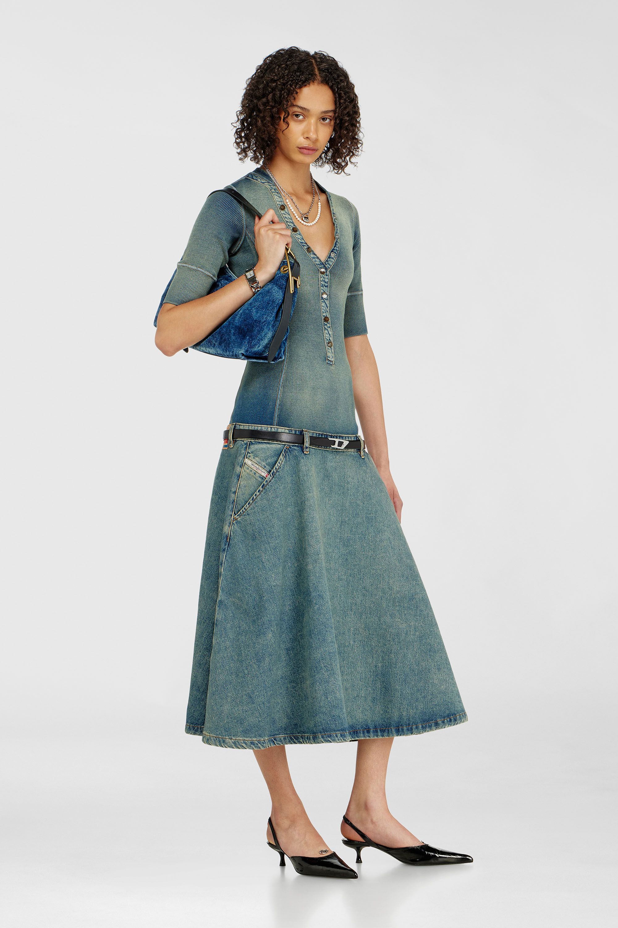 Diesel - DE-ANIM-S, Damen Midikleid mit tiefer Taille aus Strick und Denim in Mittelblau - 2