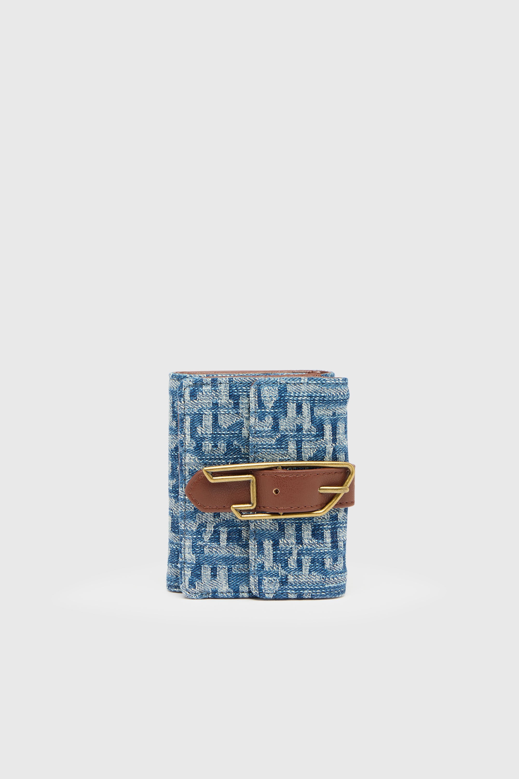 Diesel - D-LINE TRI FOLD COIN XS II, Damen Tri-fold-Geldb&ouml;rse aus Monogram-Denim mit G&uuml;rtel-Detail in Blau - 1