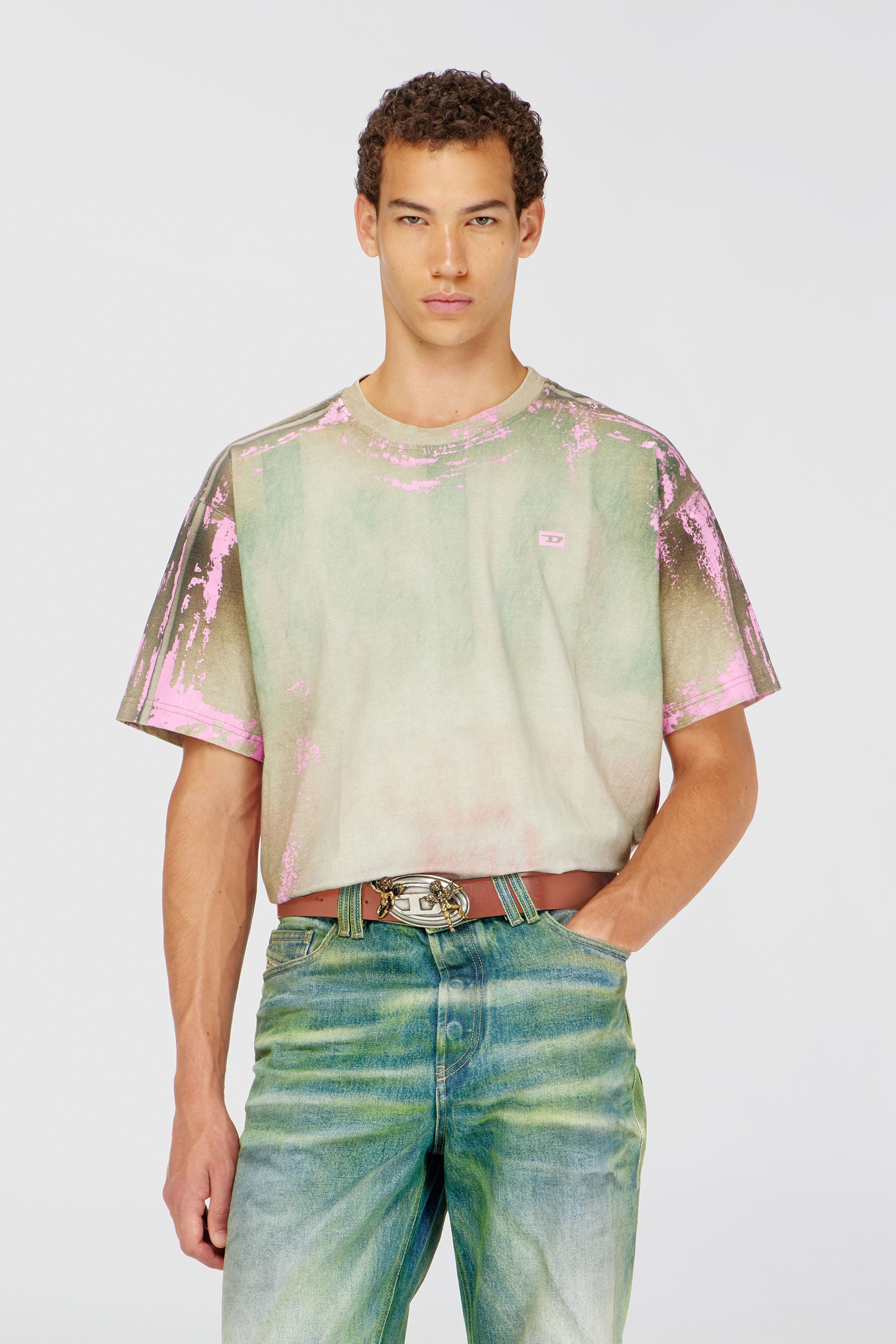 Diesel - T-FILMY-SHO, Herren T-Shirt aus Jersey mit Leder-Crack-Effekt in Rosa/Gr&uuml;n - 2