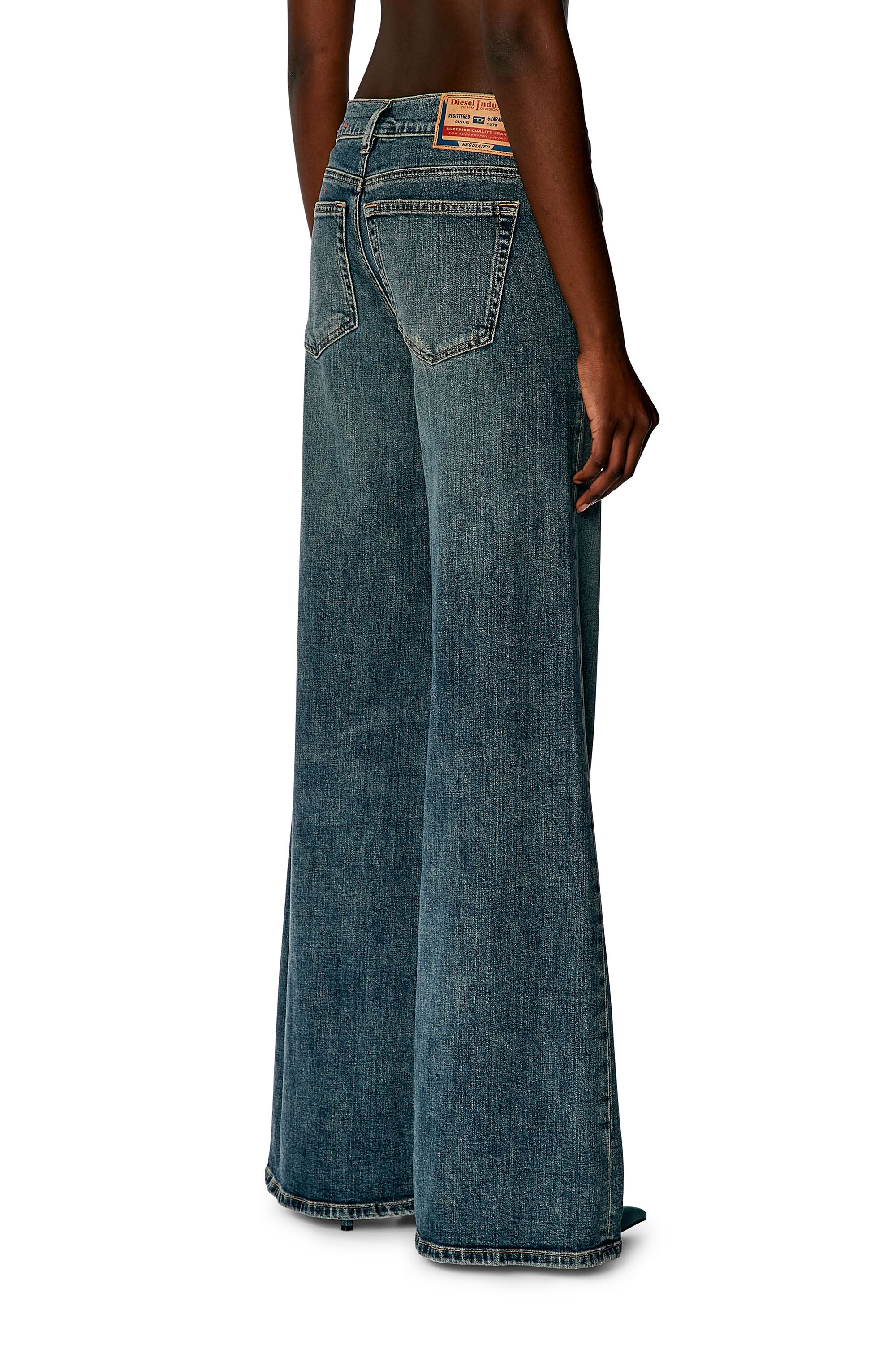 Diesel - Bootcut and Flare Jeans 1978 D-Akemi 0DQAC, Mittelblau - Image 2