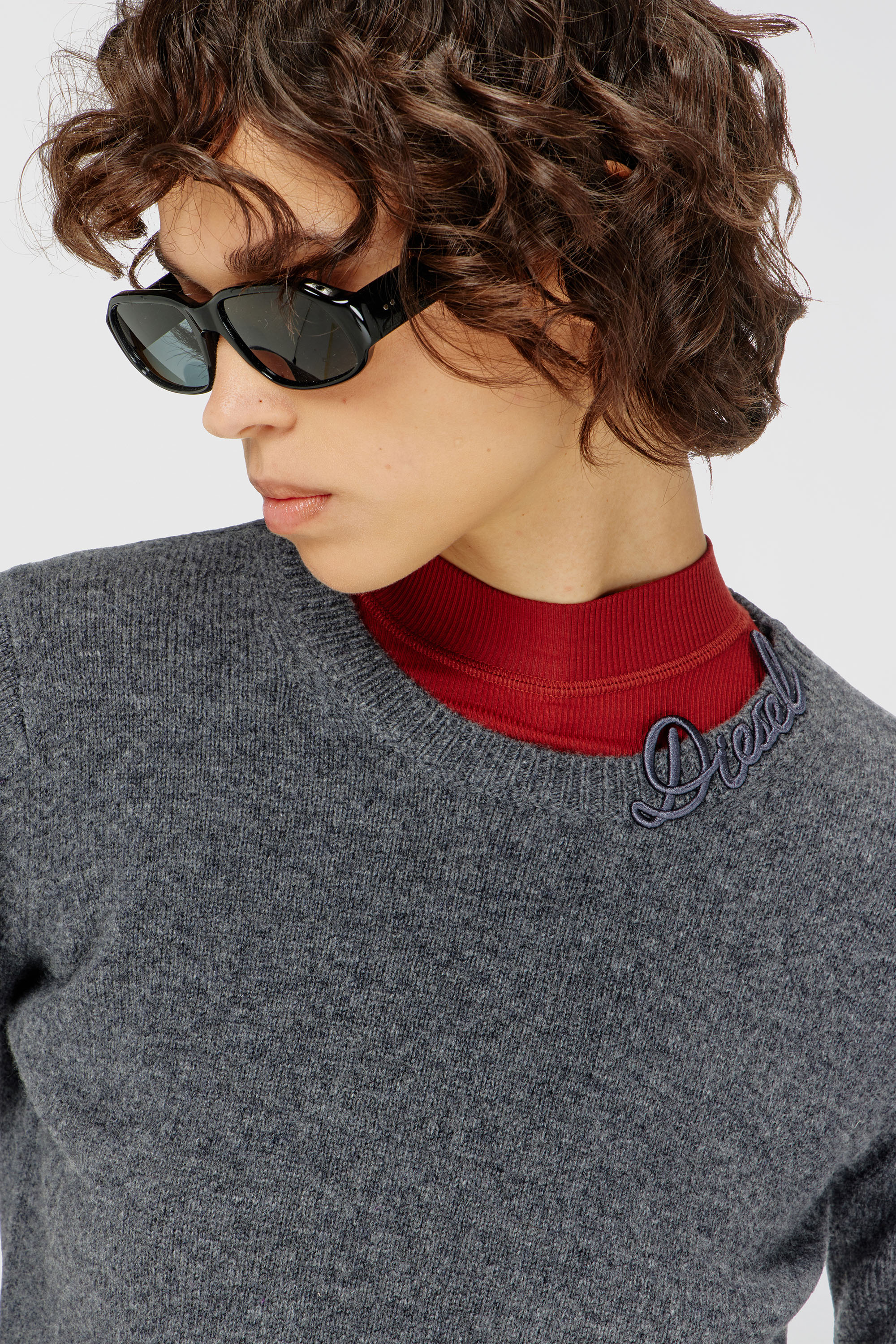Diesel - M-IMARA, Damen Wollpullover mit gesticktem Logo am Ausschnitt in Grau - 5
