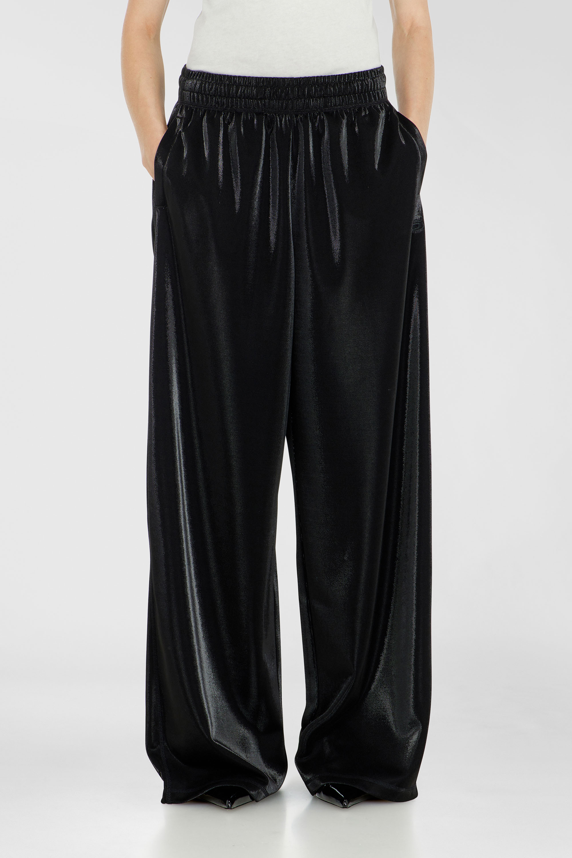Diesel - P-ROSY, Damen Sweatpants aus gl&auml;nzendem Piquet-Stoff in Schwarz - 3