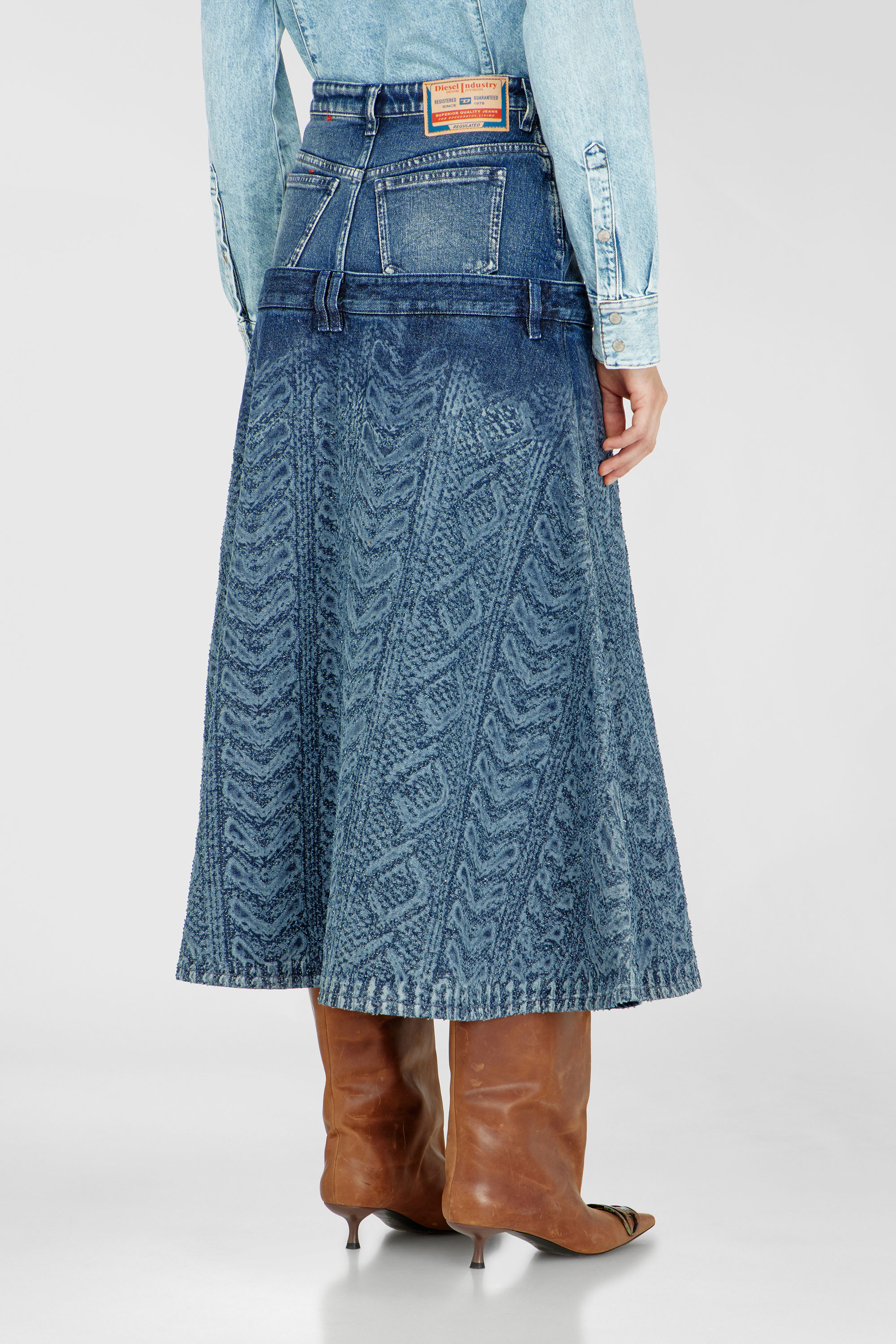 Diesel - DE-VORYA-S1, Damen Midi-Rock aus Denim mit Zopfmuster-Effekt in Mittelblau - 4