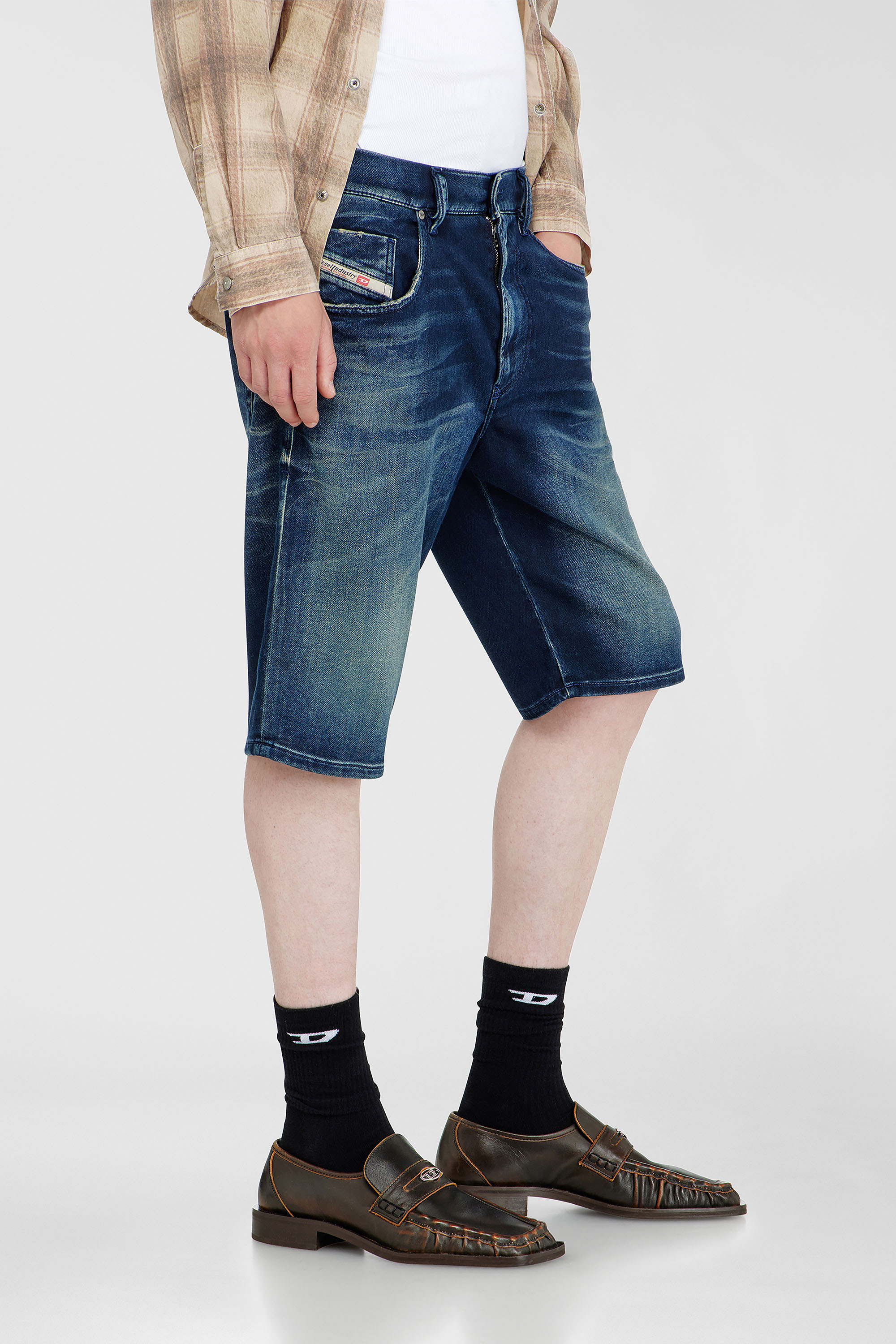 Diesel - 2033 D-KROOLEY-SHORT-BW JOGG, Herren Chino shorts aus shaded JoggJeans in Dunkelblau - 5