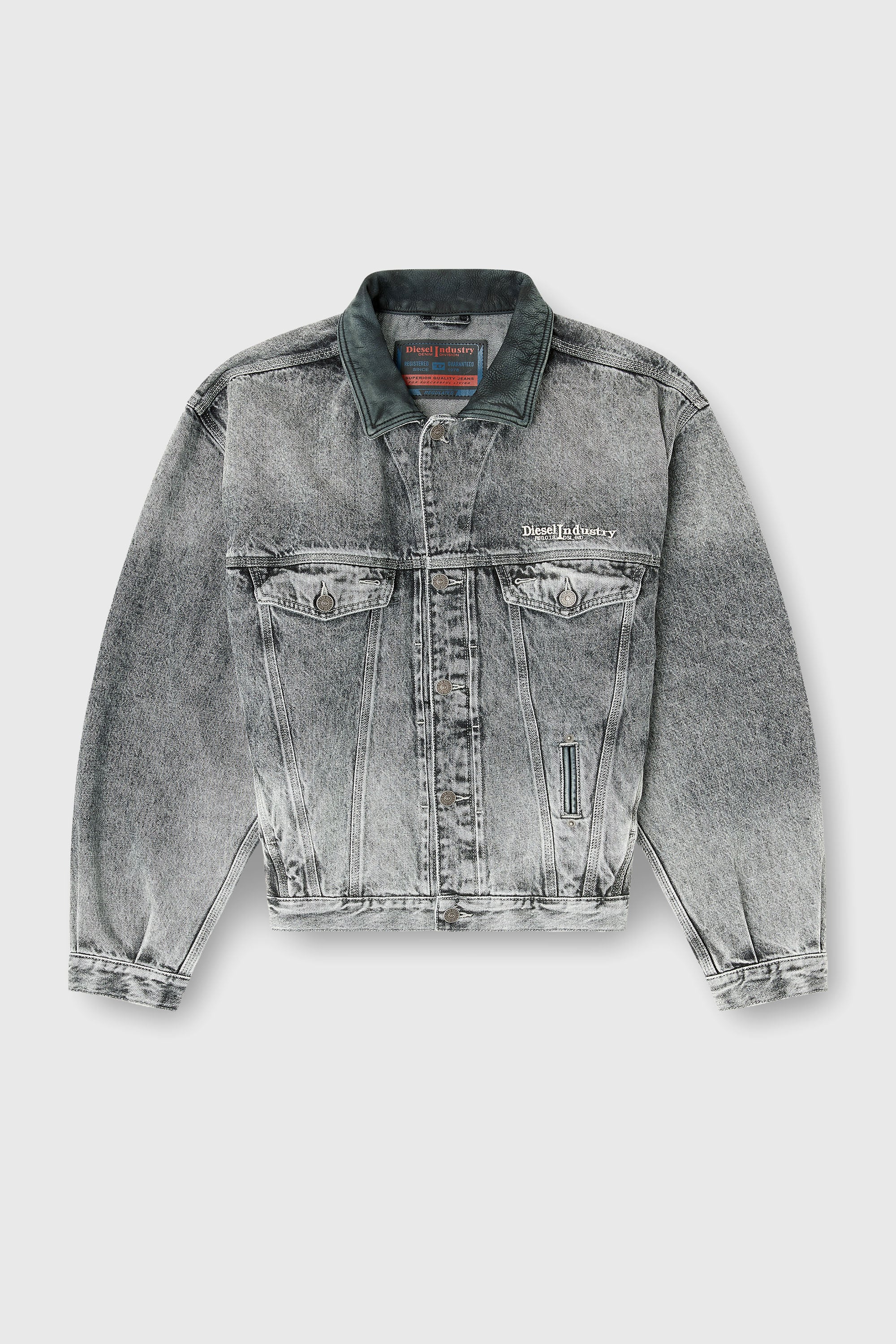 Diesel - D-DENVER-S, Unisex Denim-Truckerjacke mit tonalen Lederbes&auml;tzen in Grau - 2