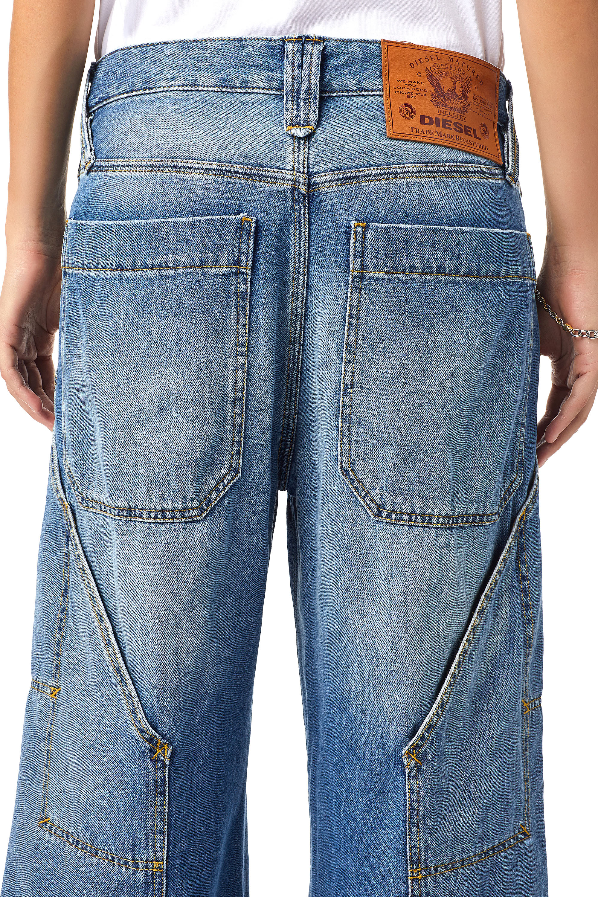 Diesel - D-Laly 0AFAM Bootcut and Flare Jeans, Mittelblau - Image 5