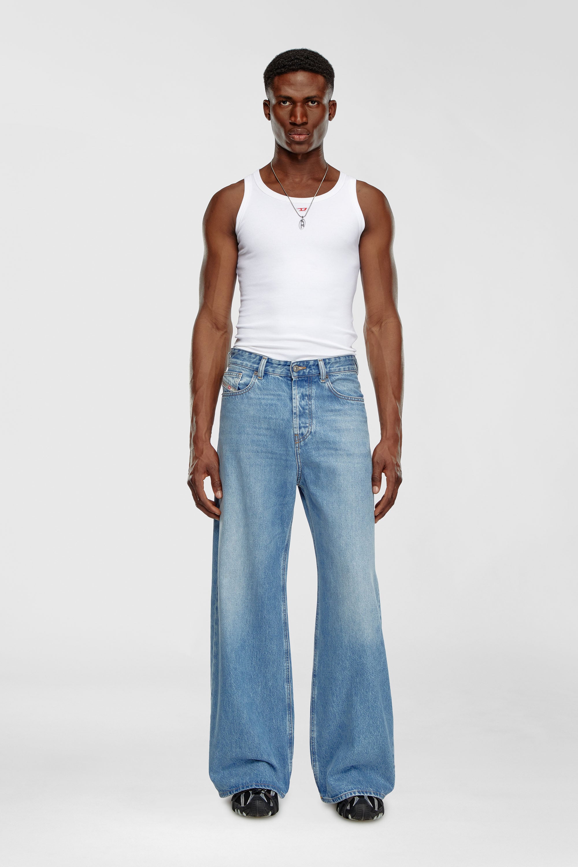 Diesel - Unisex Relaxed Jeans 1996 D-Sire 09I29, Hellblau - 2