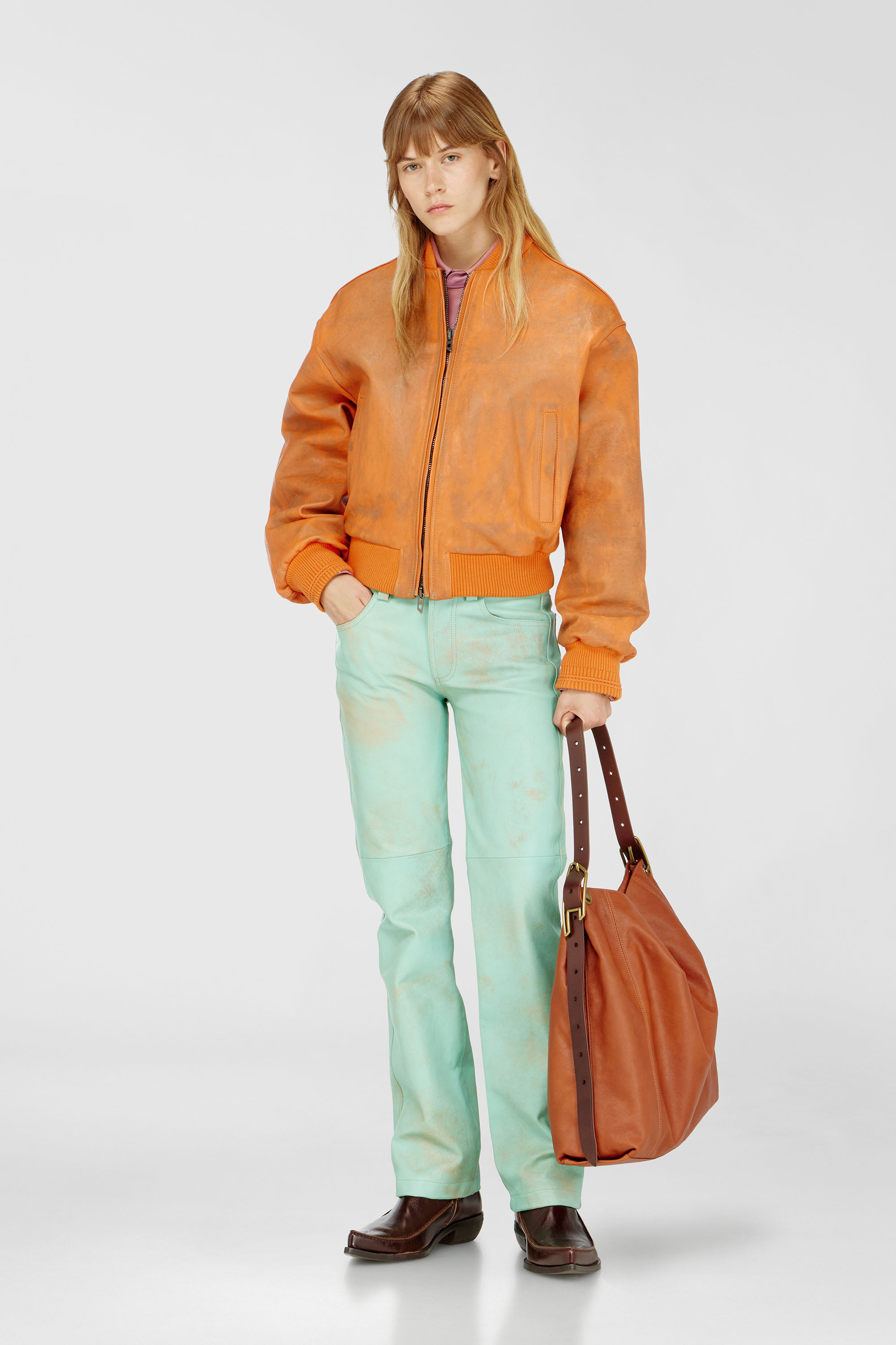 Diesel - D-LINE HOBO L, Damen D-Line-Hobo-Tasche aus gl&auml;nzendem, geknittertem Leder in Braun - 2