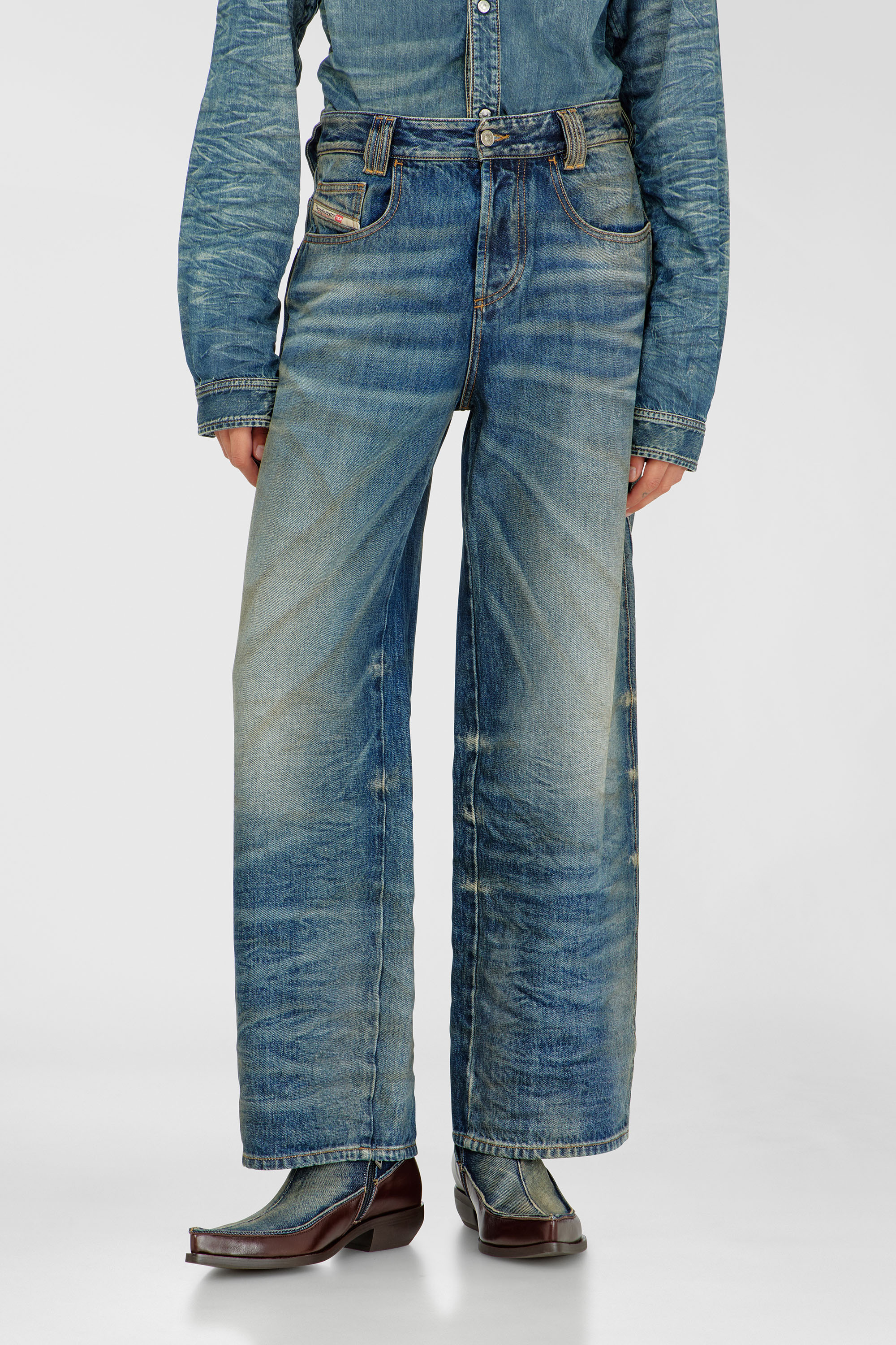 Diesel - Unisex Relaxed Jeans 1982 D-Hakou 007GC, Mittelblau - 4