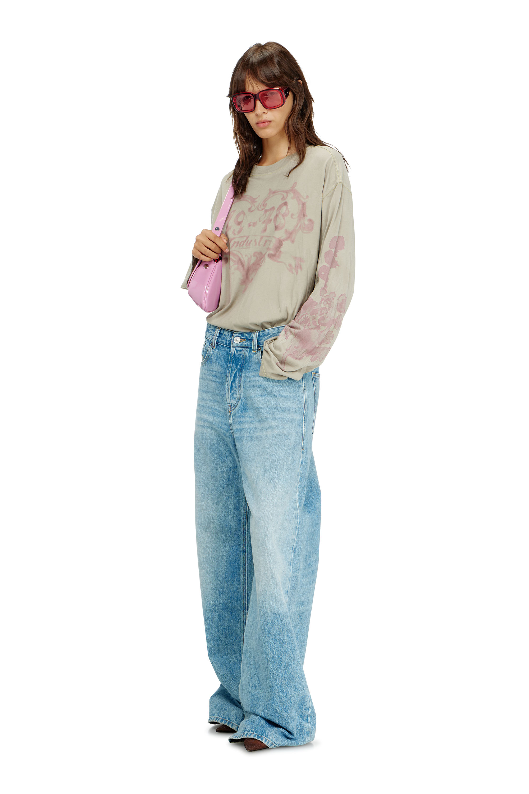 Diesel - T-HILARY-LS-AA1, Damen Langarmshirt aus Baumwolle mit Grafikprint in Rosa/Beige - 2