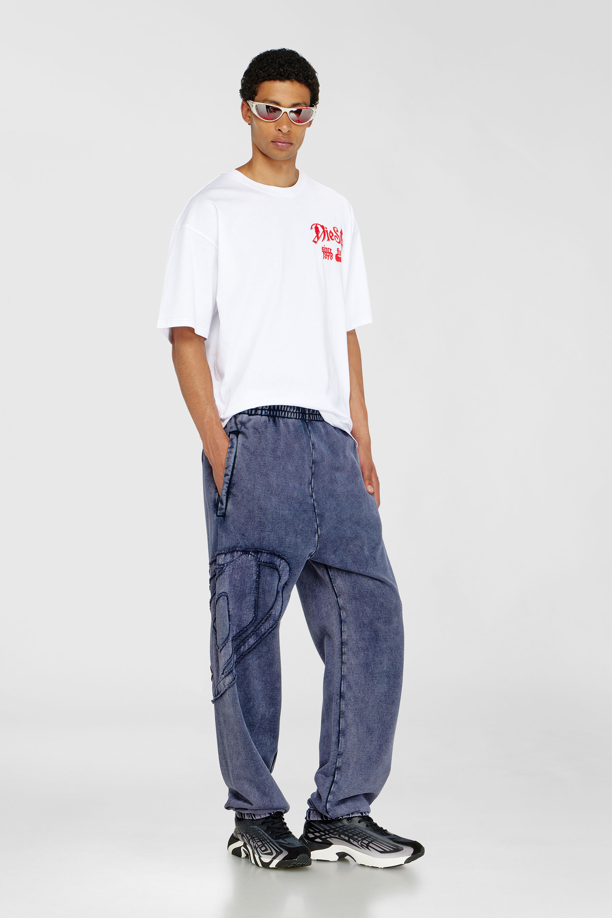 Diesel - P-MARKY-DEN, Herren Jogginghose aus Bio-Baumwolle mit ovalem D-Patch in Indigoblau - 1