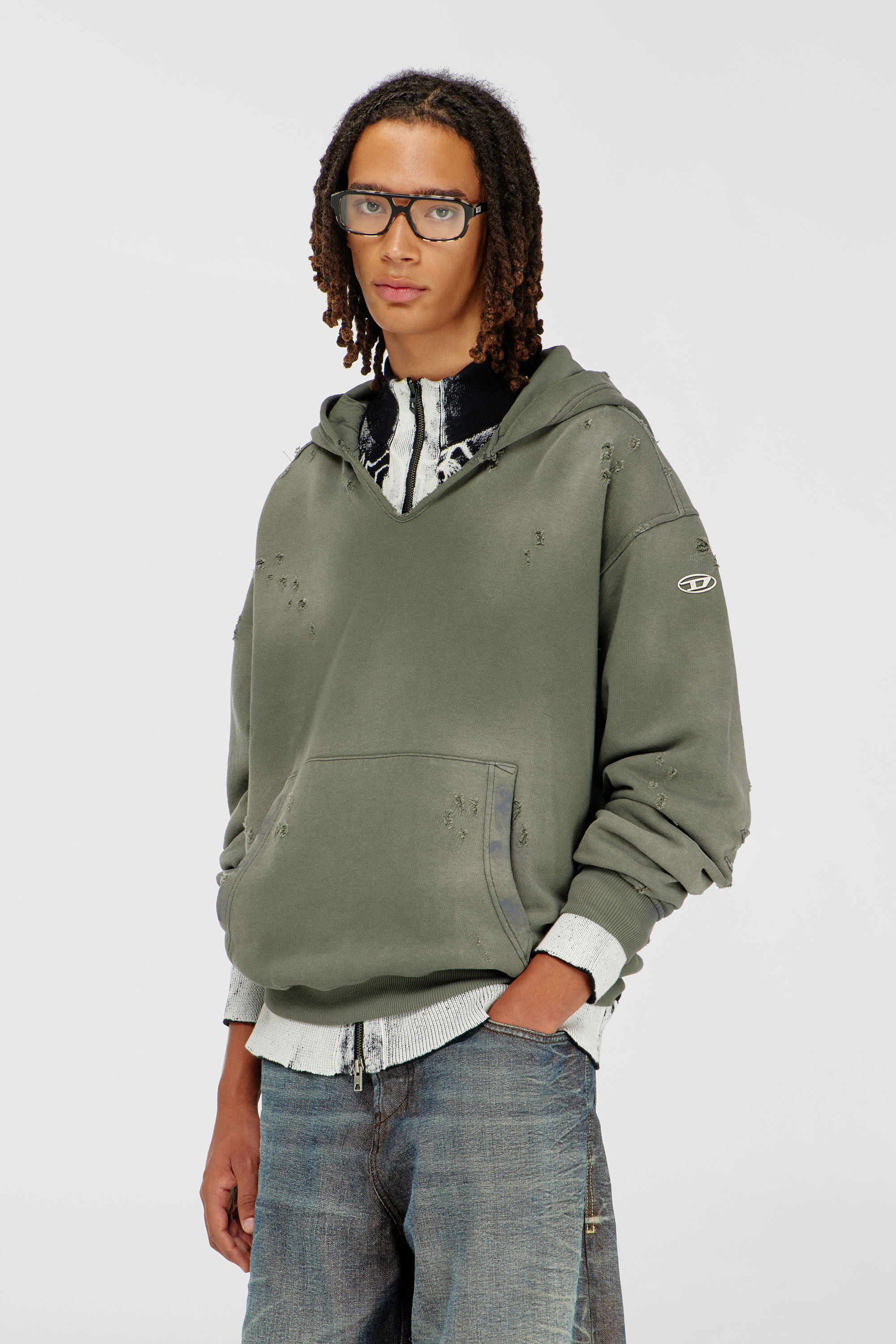 Diesel - S-KEITHY, Herren Kapuzensweatshirt mit distressed look und V-Ausschnitt in Olivgr&uuml;n - 1