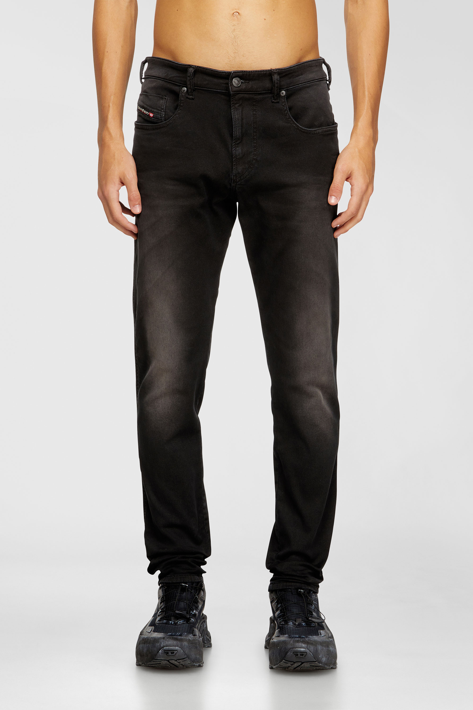 Diesel - Herren Slim 2062 D-Strukt Joggjeans&reg; 0670M, Schwarz/Dunkelgrau - 2