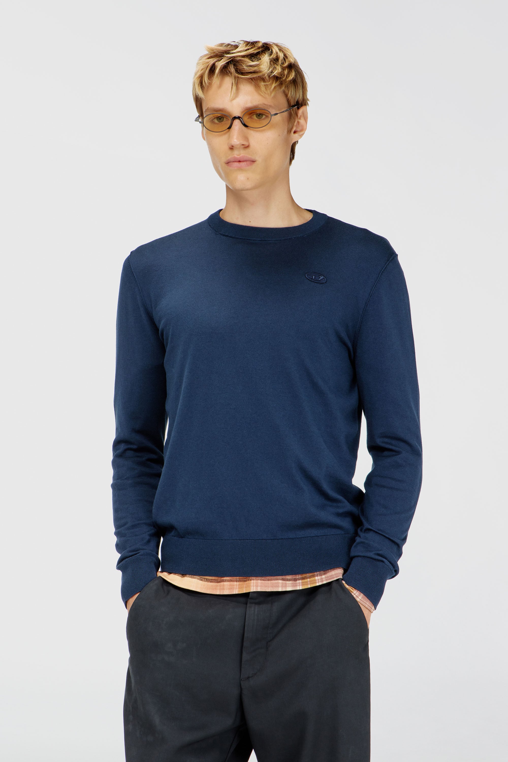 Diesel - K-FREEX-TAG-T92, Herren Strickware aus Baumwolle mit tonalem Logo in Blau - 1