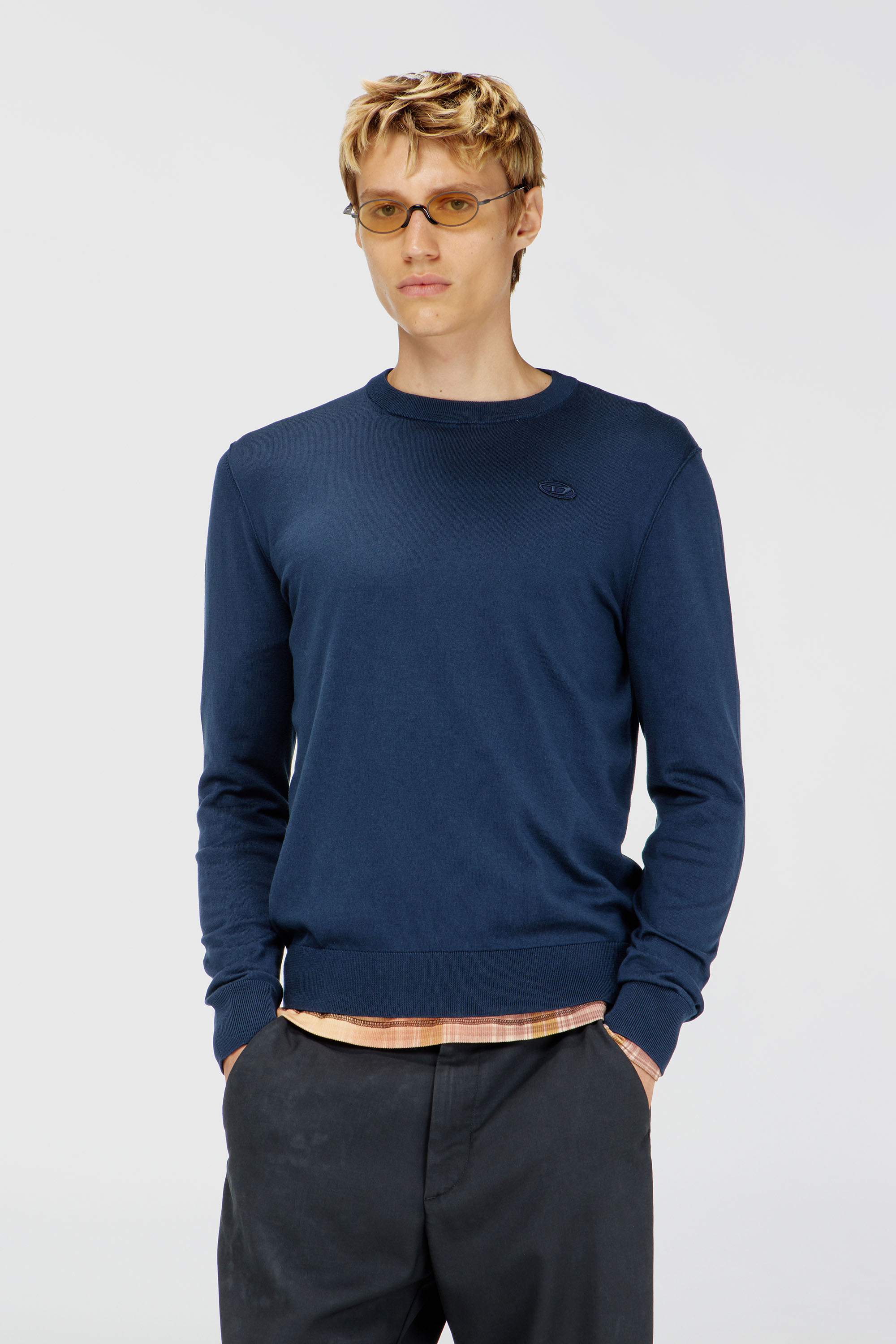 Diesel - K-FREEX-TAG-T92, Herren Strickware aus Baumwolle mit tonalem Logo in Blau - 3