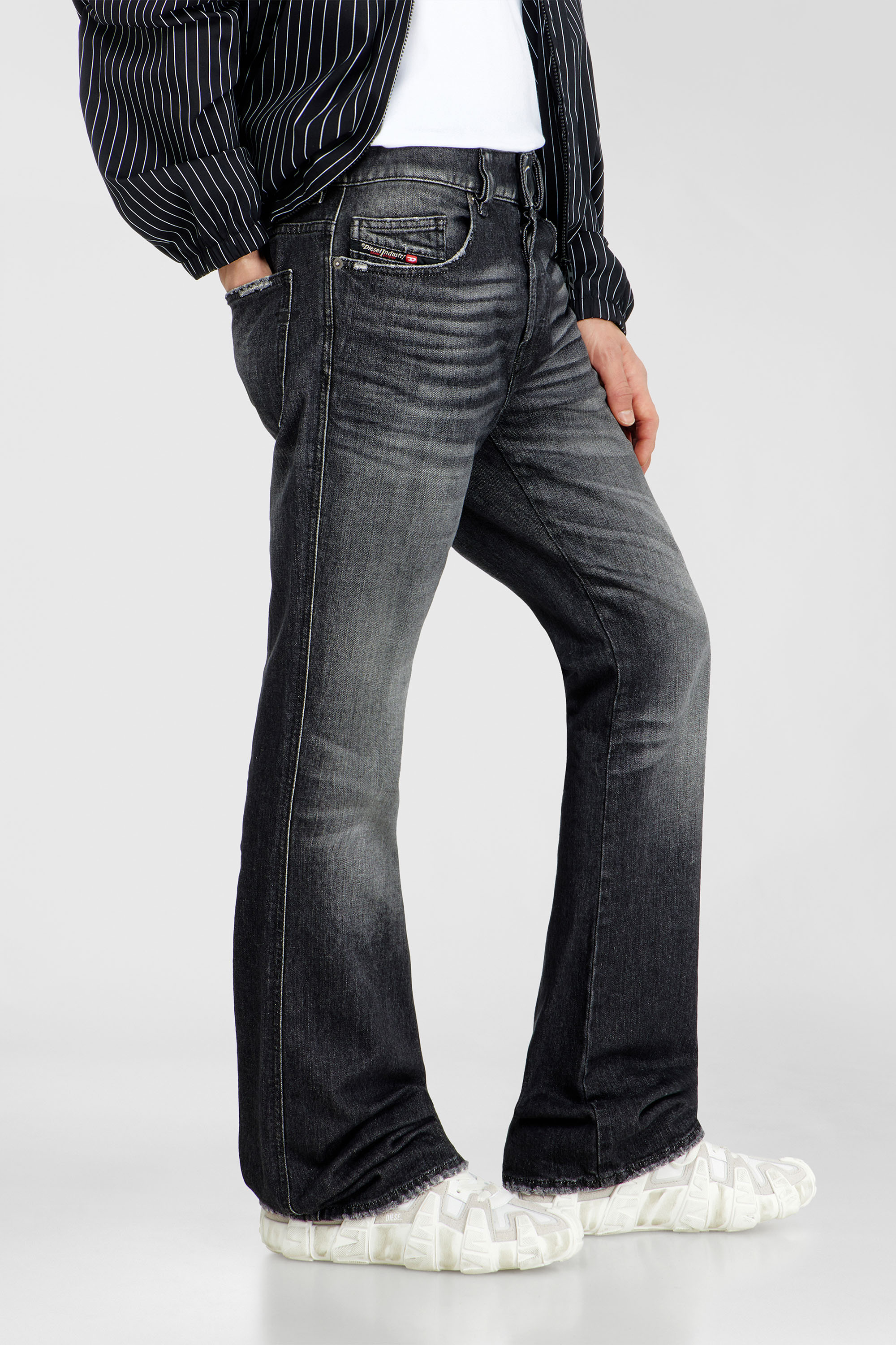 Diesel - Herren Bootcut Jeans 1998 D-Buck 09L50, Schwarz/Dunkelgrau - 7
