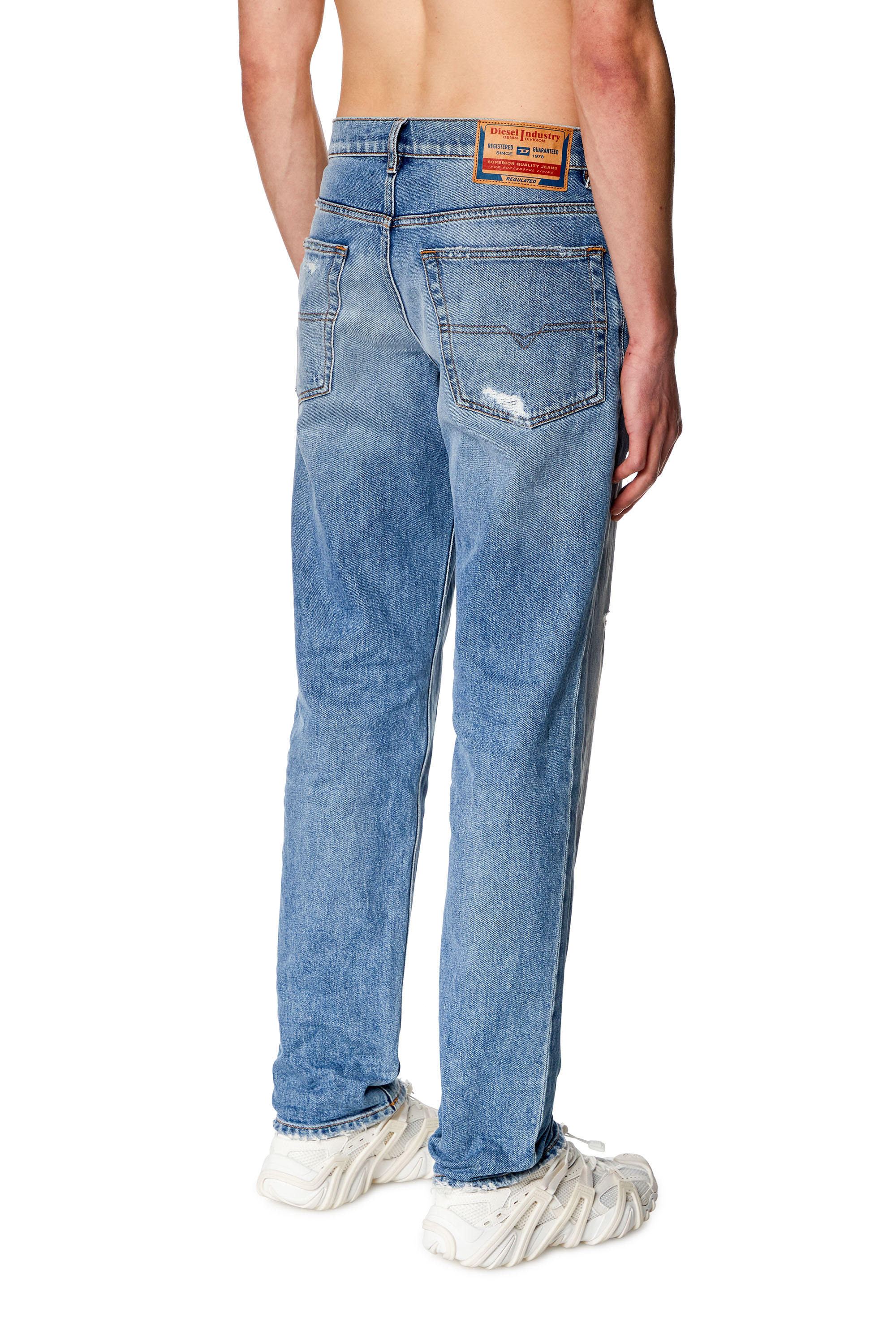 Diesel - Tapered Jeans 2023 D-Finitive 09H46, Hellblau - Image 3