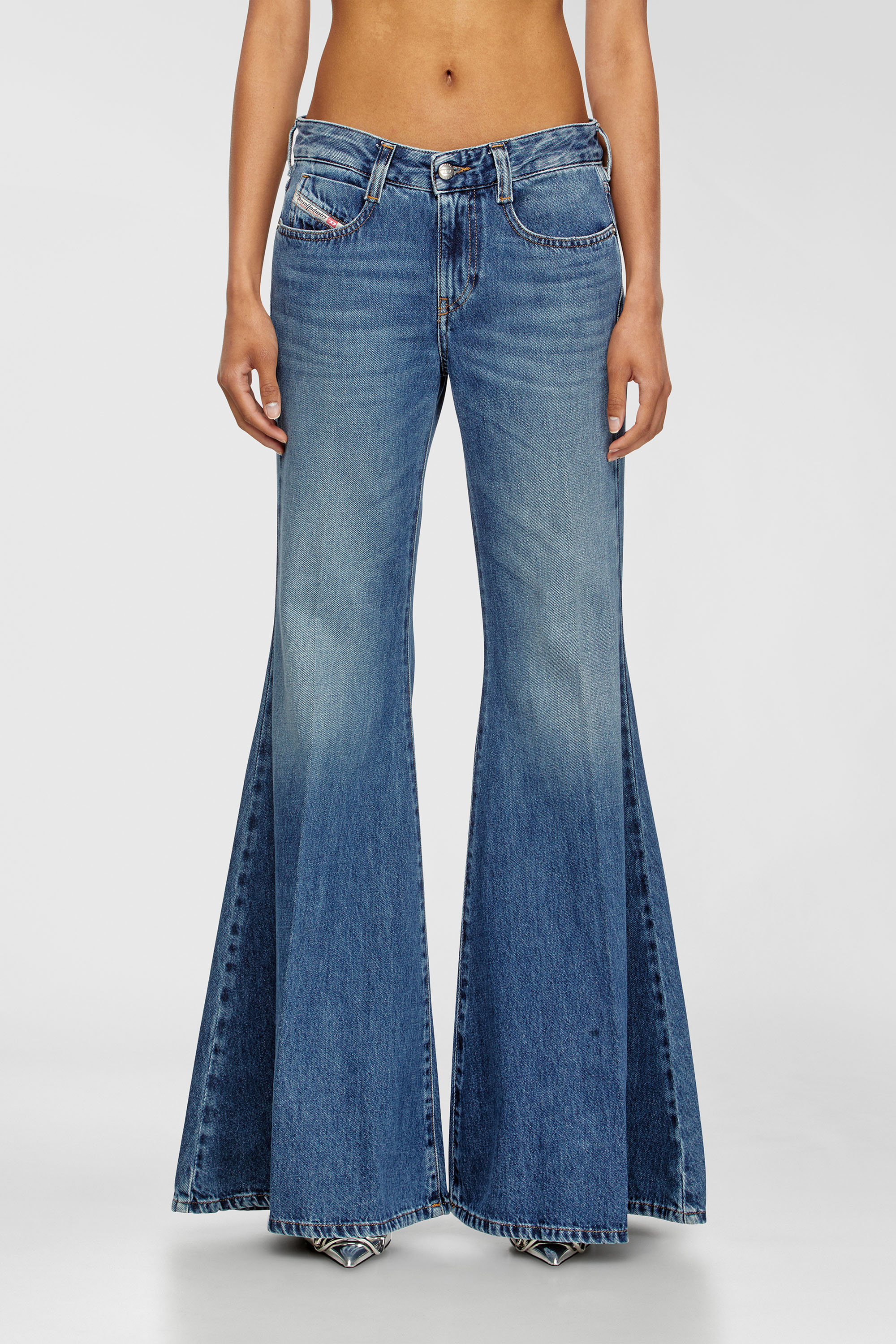 Diesel - Damen Flare Jeans 1970 D-Bleess 09M56, Mittelblau - 1