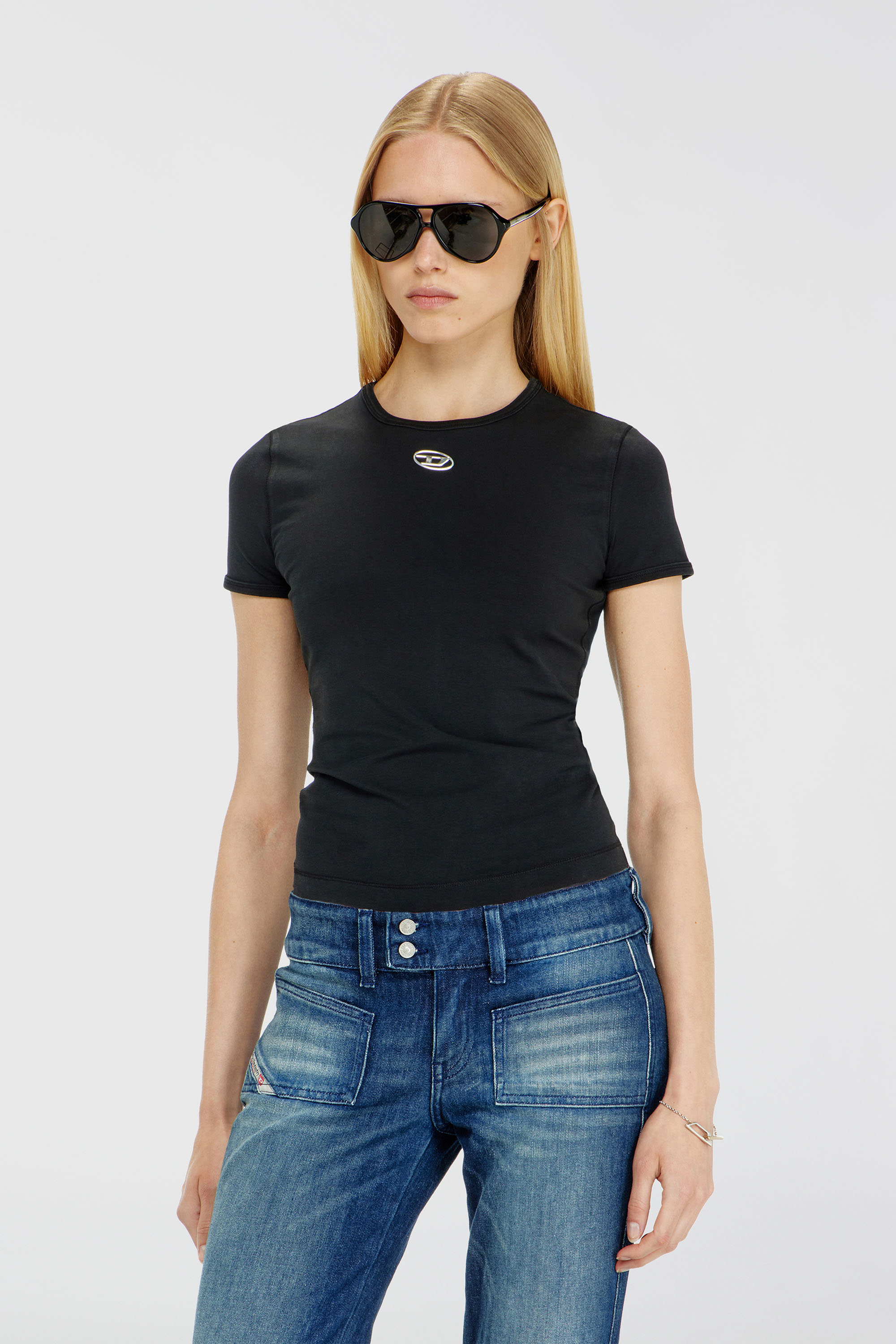 Diesel - T-UNCUTIESLONG-OD, Damen Schmal geschnittenes T-Shirt mit metallischem Oval D in Schwarz - 1