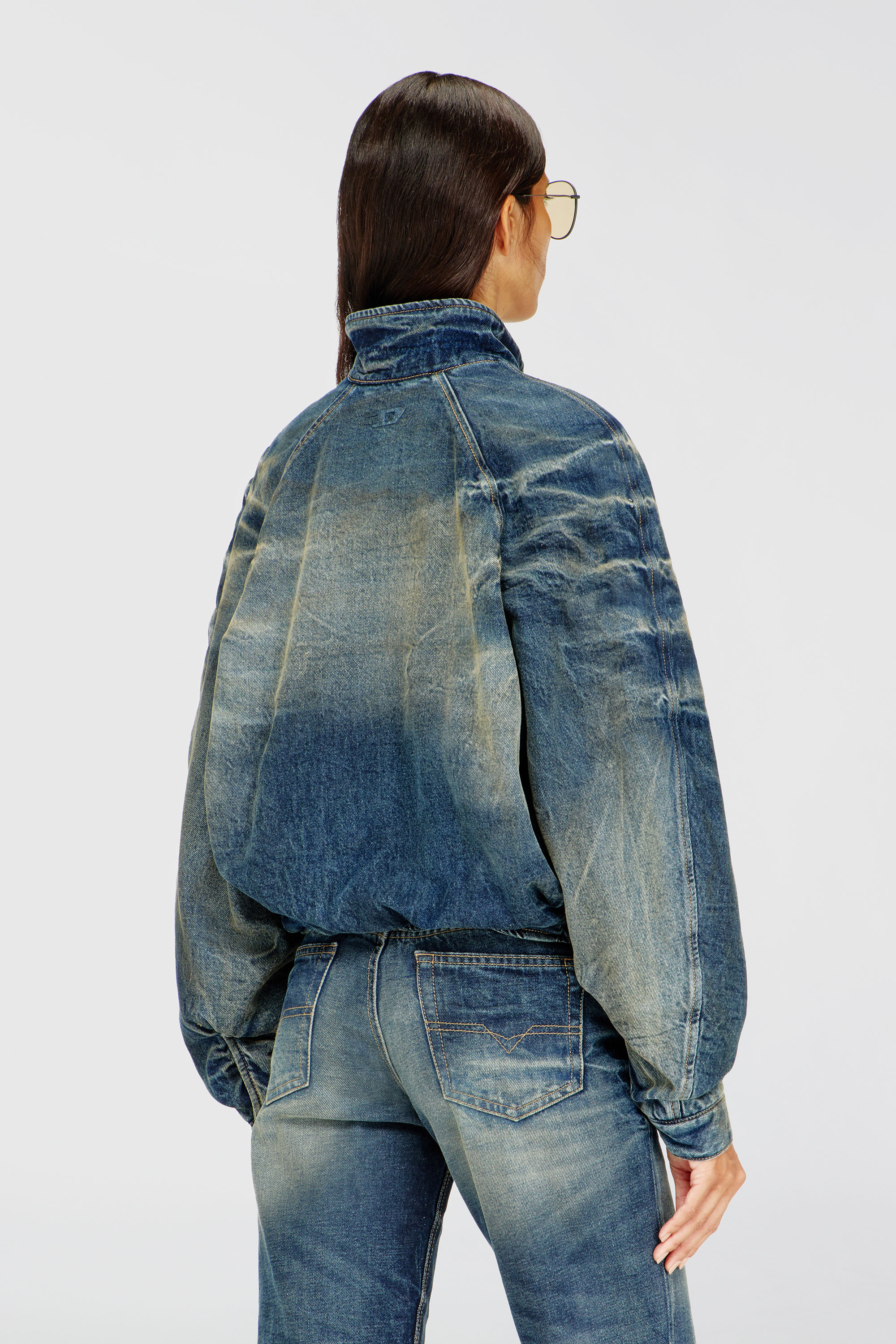 Diesel - DE-BARUS-FSJ1, Damen Gef&uuml;tterte Jacke aus Denim mit schmutzigem Knittereffekt in Mittelblau - 4