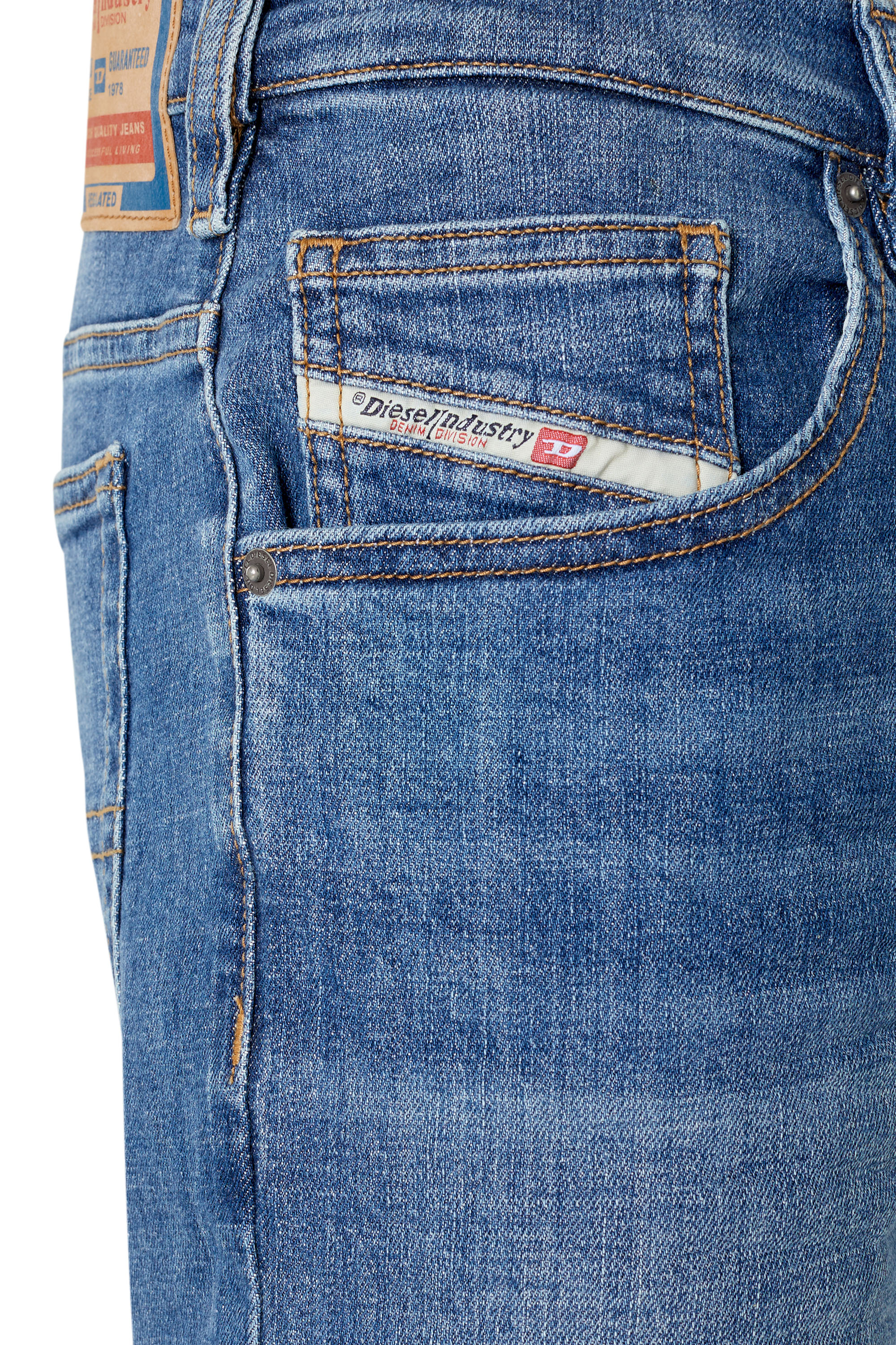 Diesel - D-Yennox 0IHAT Tapered Jeans, Mittelblau - Image 3