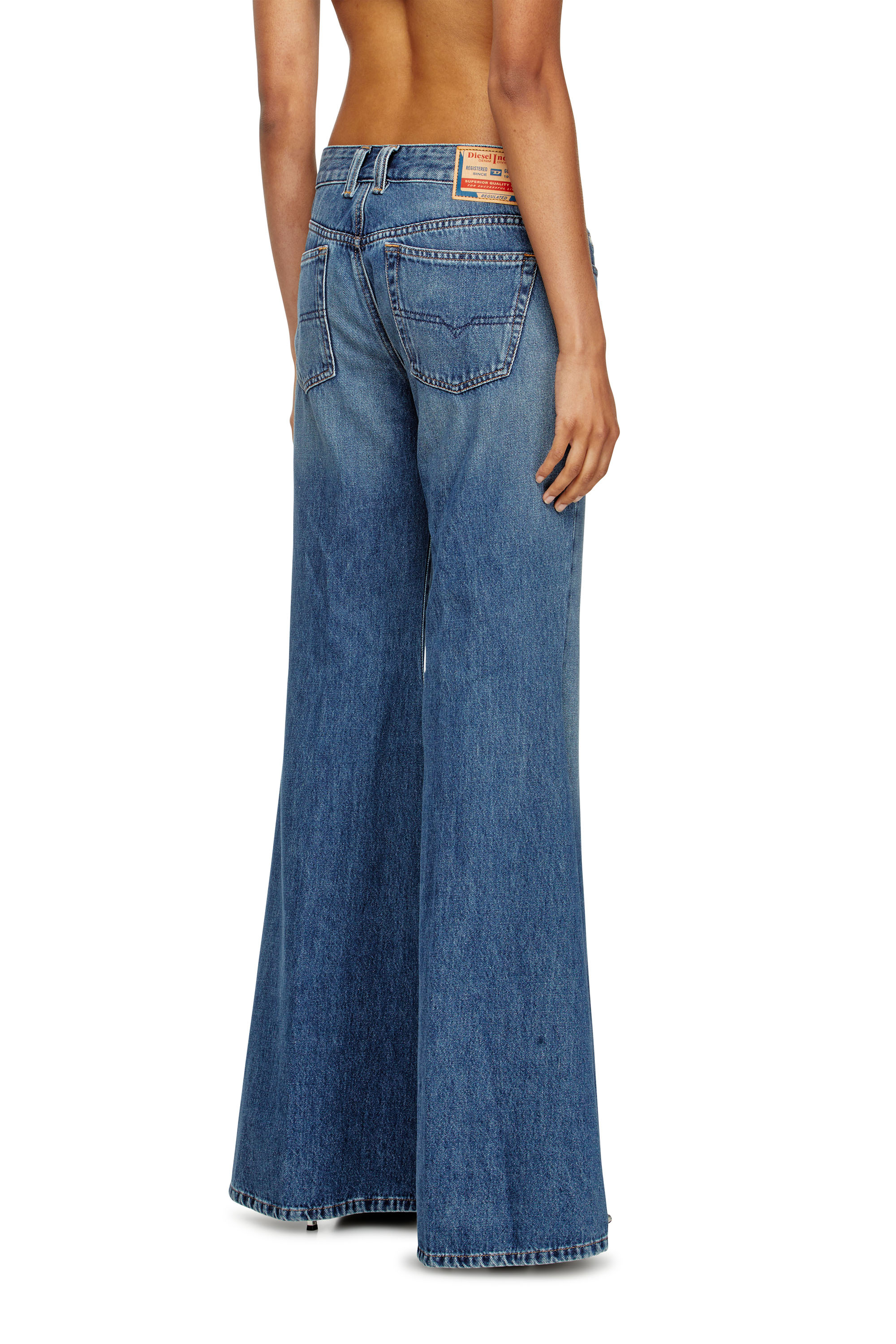 Diesel - Damen Flare Jeans 1970 D-Bleess 09M56, Mittelblau - 4