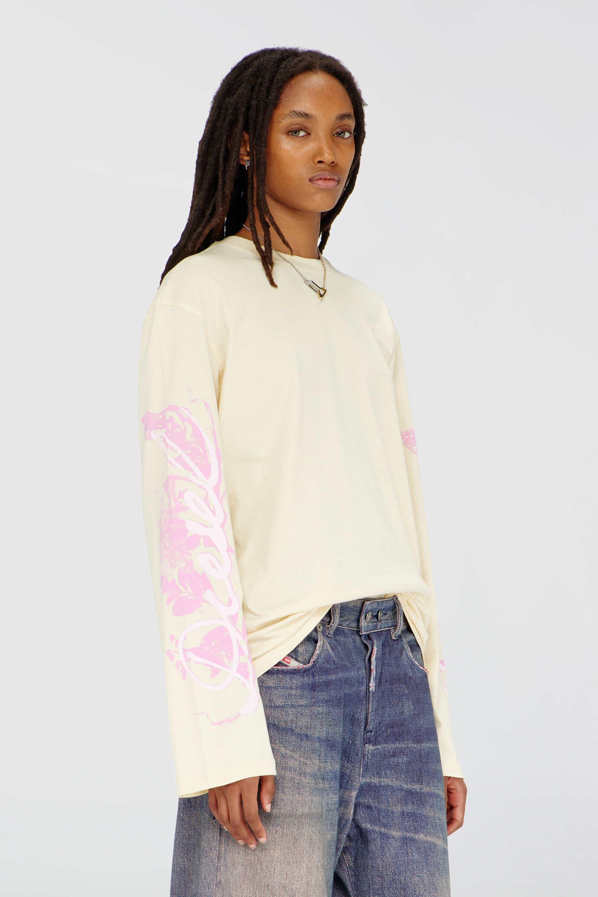 Diesel - T-HILARY-LS-AA3, Damen Langarmshirt mit Grafikprints und Kristallen in Gelb - 1
