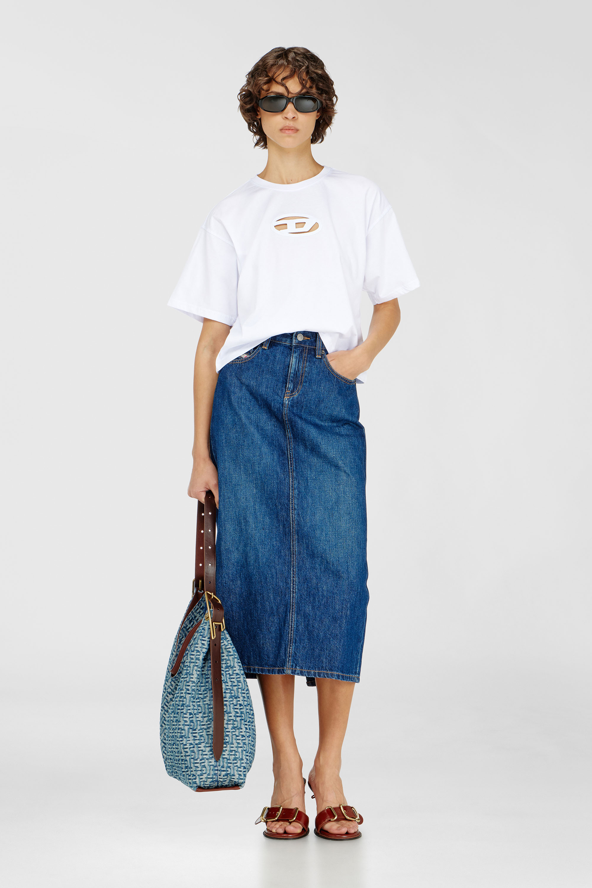 Diesel - T-BUXT-CROP-OD, Damen Kastiges T-Shirt mit ausgeschnittenem Oval D-Logo in Wei&szlig; - 2