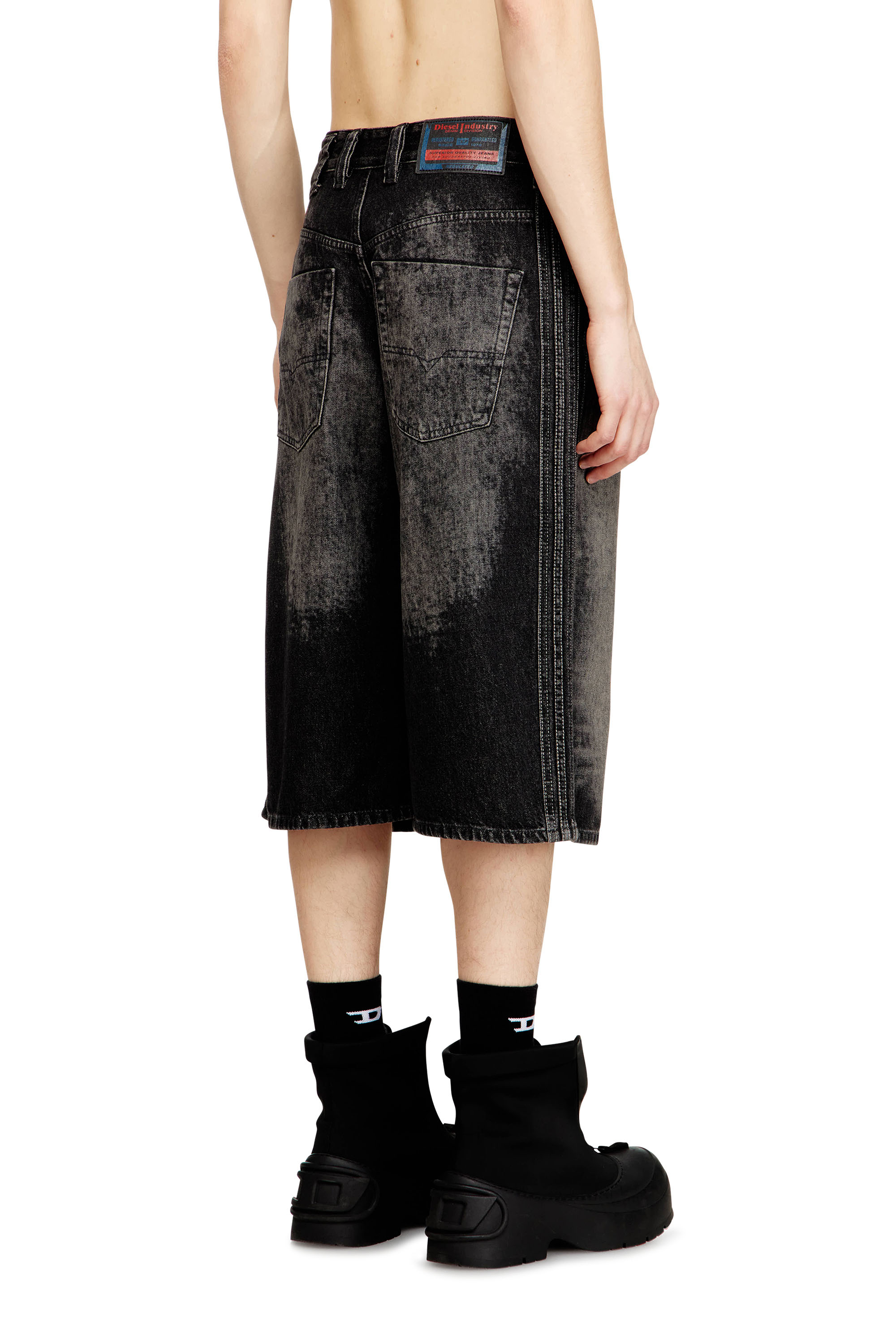 Diesel - D-ENIM-M-SHORT-S, Unisex Lange Bermudashorts aus behandeltem Baumwoll-Hanf-Denim in Schwarz - 2
