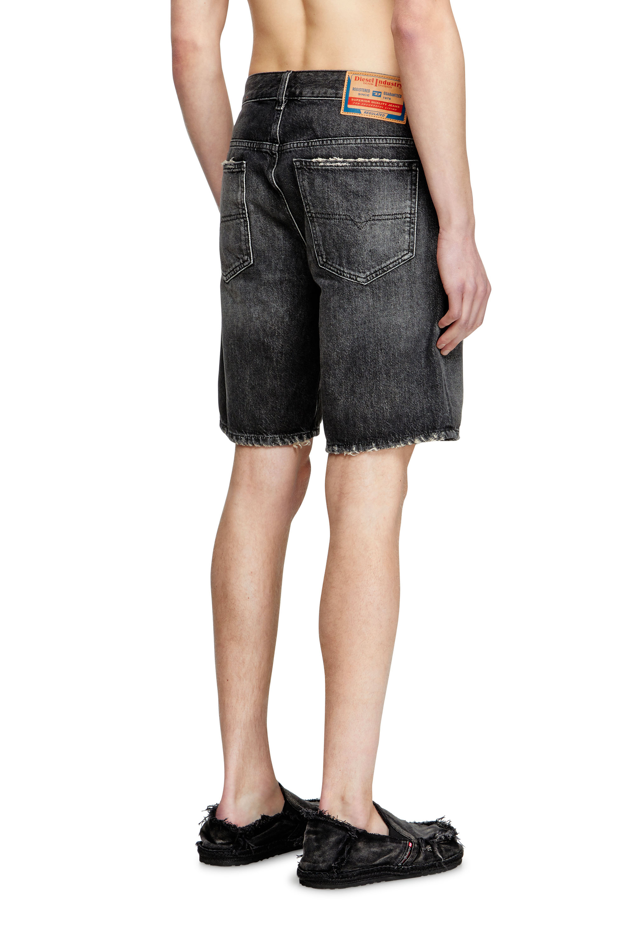 Diesel - D-FIN, Herren Schmal geschnittene Shorts aus Denim in Schwarz - 4