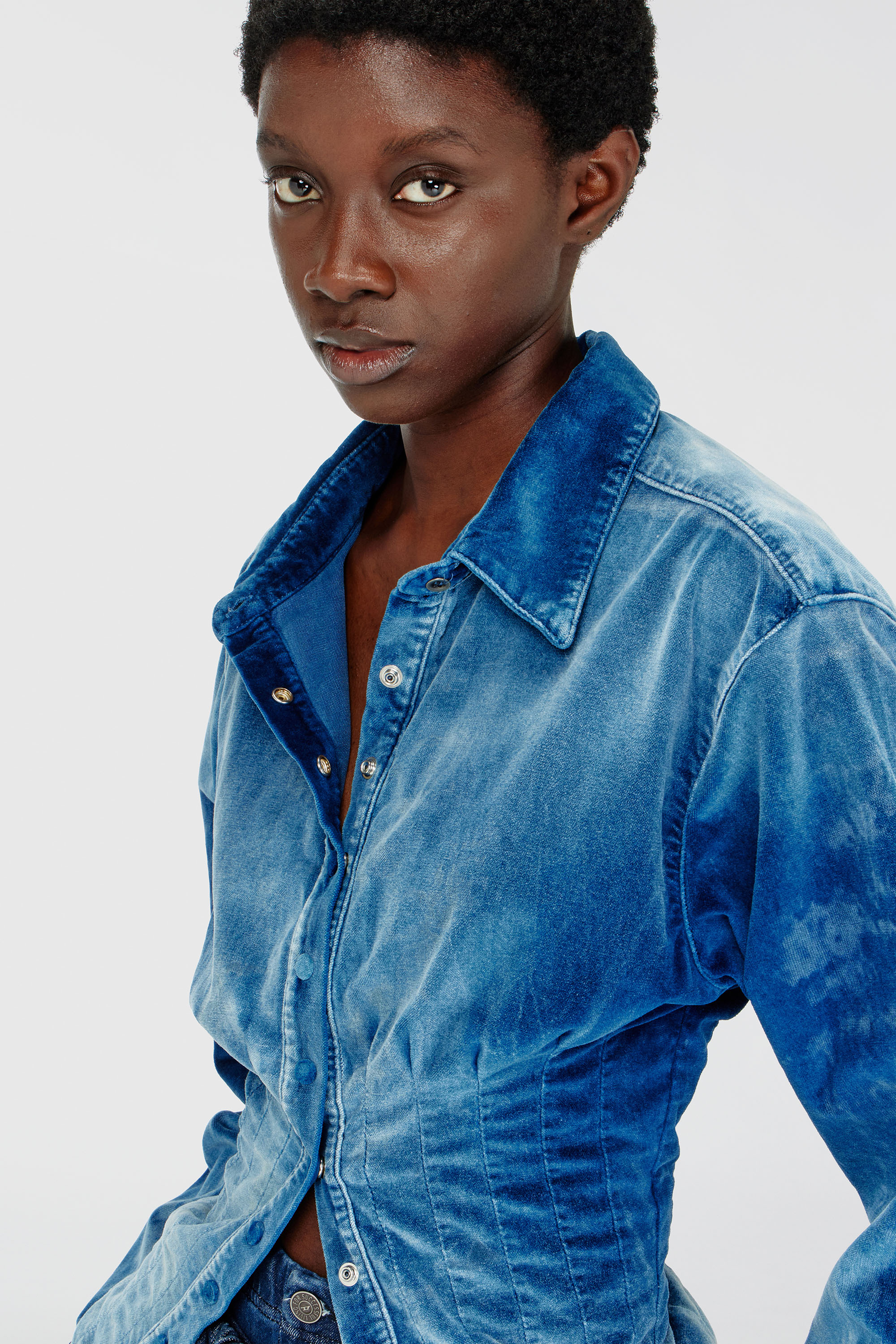 Diesel - DE-SINDI-FSJ, Damen Hemd aus Samt-Denim in Dunkelblau - 5