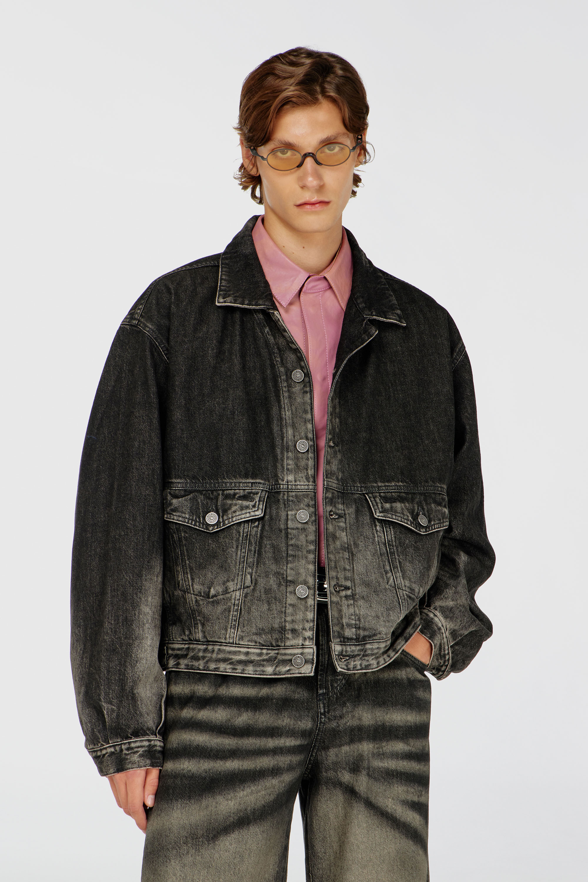 Diesel - D-MORGHI-FSJ, Herren Trucker-Jacke aus Denim mit Dirty-Effekt in Schwarz/Dunkelgrau - 1