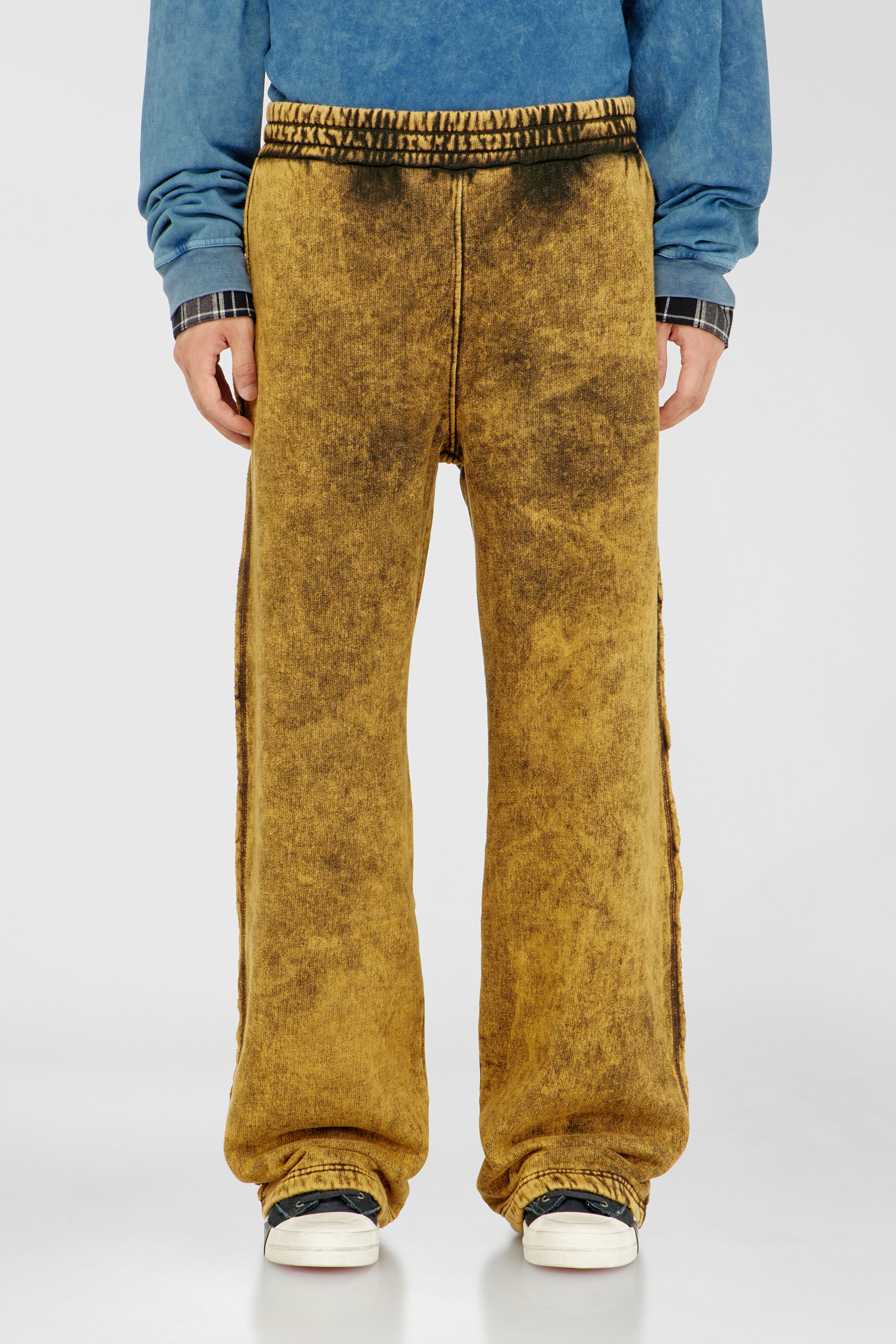Diesel - P-MARTAINS-RAW, Herren Sweatpants mit acid-wash und offenen Kanten in Hellbraun - 1
