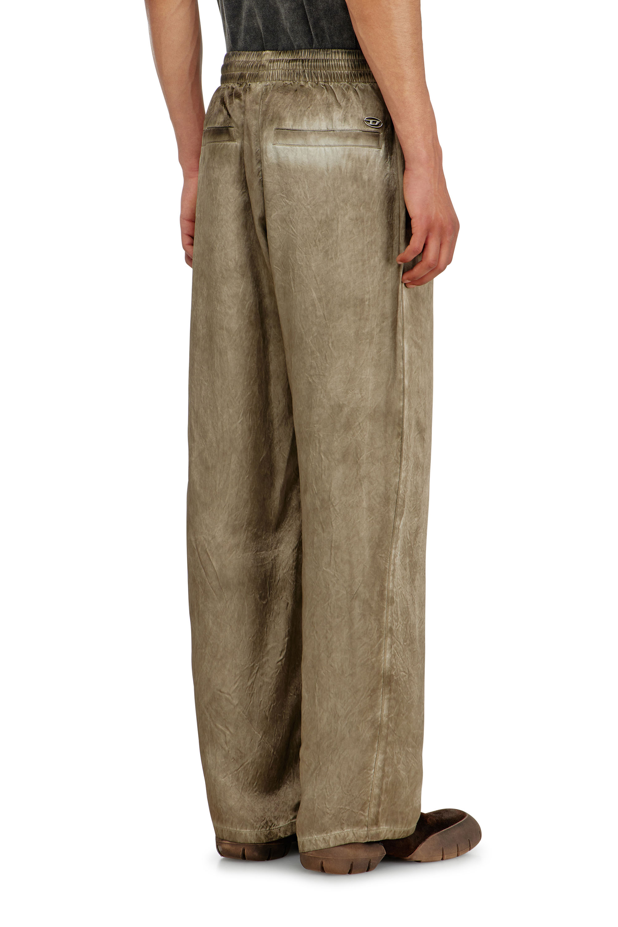 Diesel - P-THECK-AGCT, Herren Hose aus geknittertem Satin in Hellbraun - 3