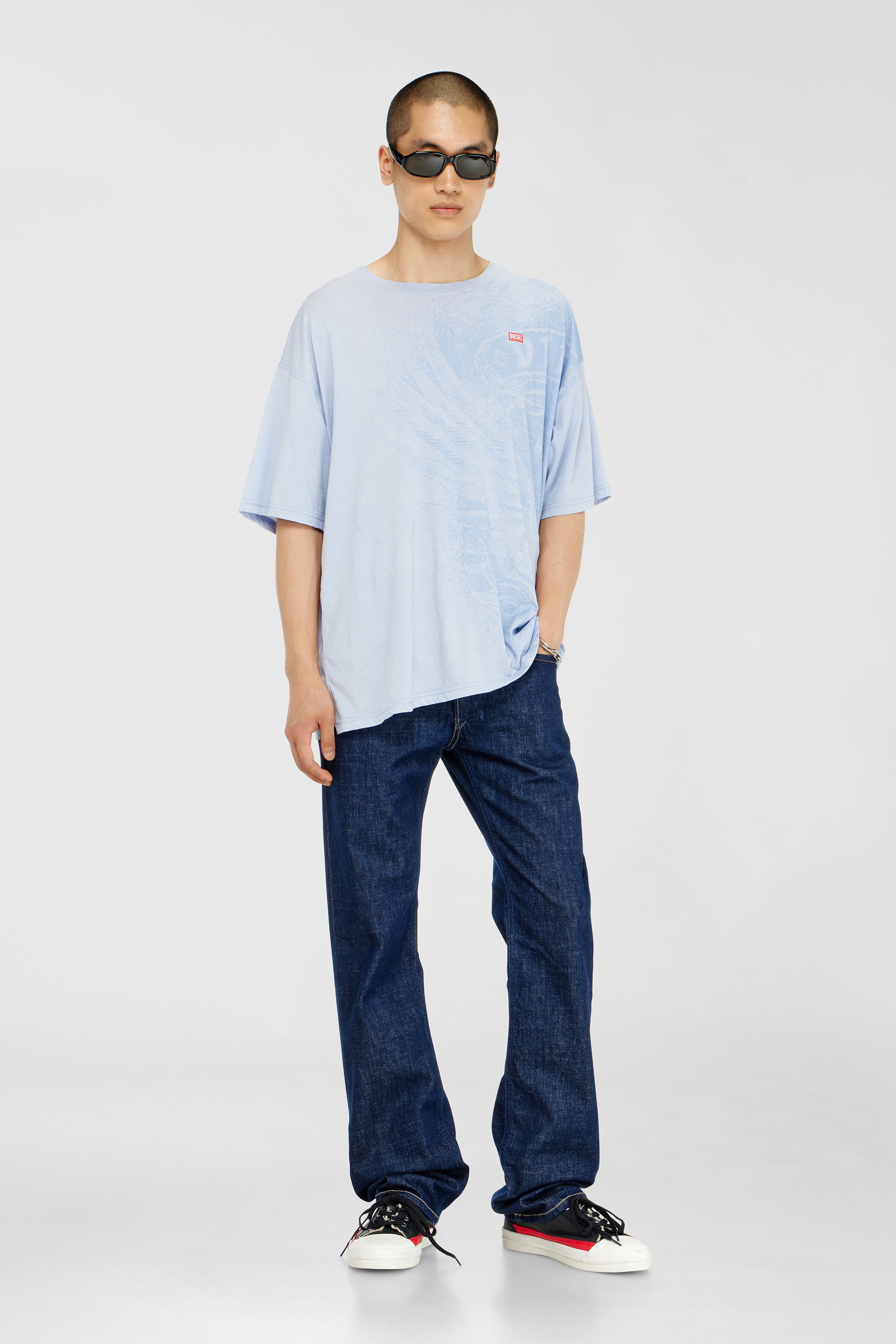 Diesel - T-BOXT-AA3, Herren Locker geschnittenes T-Shirt mit Pigmentdruck in Hellblau - 2