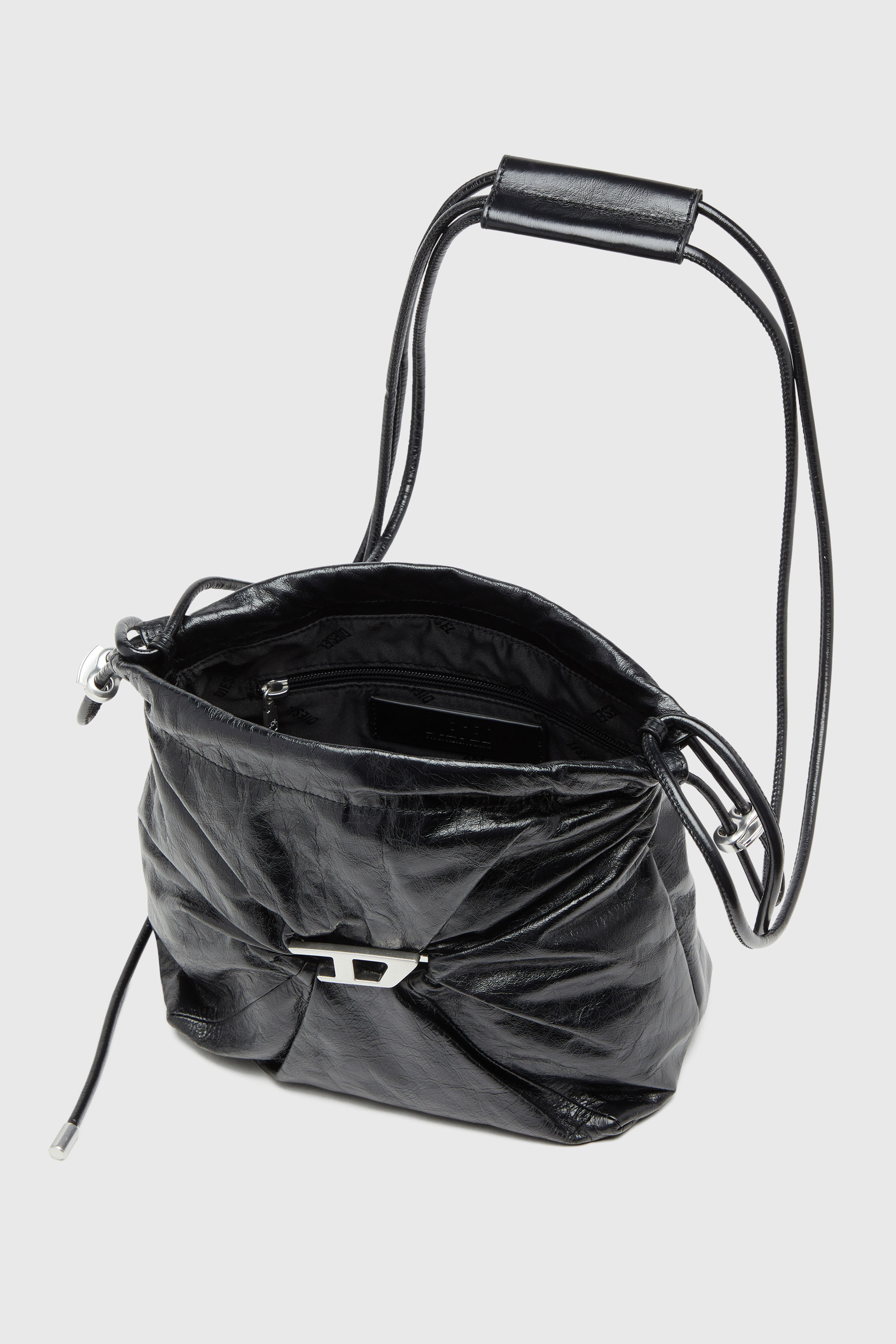 Diesel - SCRUNCH-D BUCKET, Damen Scrunch-D-Beuteltasche aus gl&auml;nzendem zerknittertem Leder in Schwarz - 4