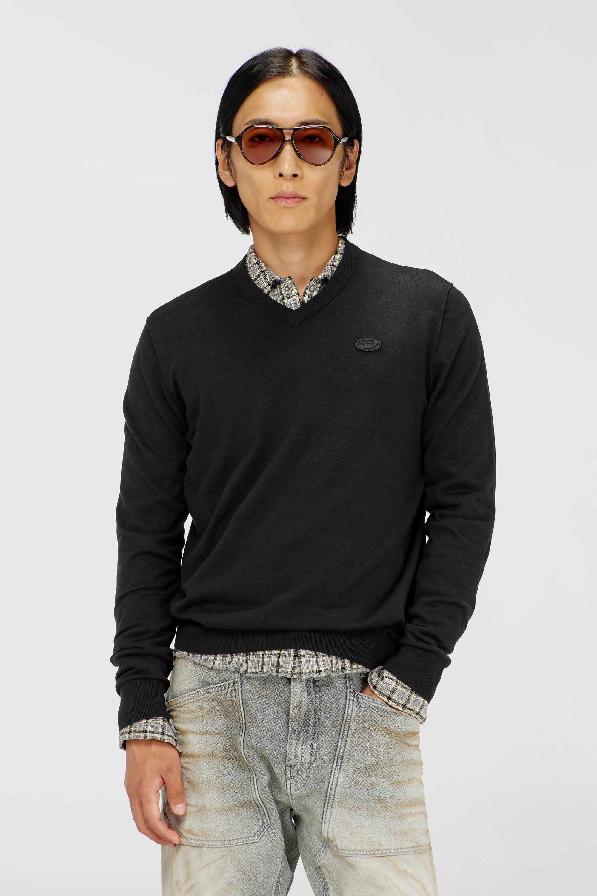 Diesel - K-FREEX-VNECK-TAG-T92, Herren Baumwollstrick mit V-Ausschnitt und tonalem Oval D Logo in Schwarz - 1