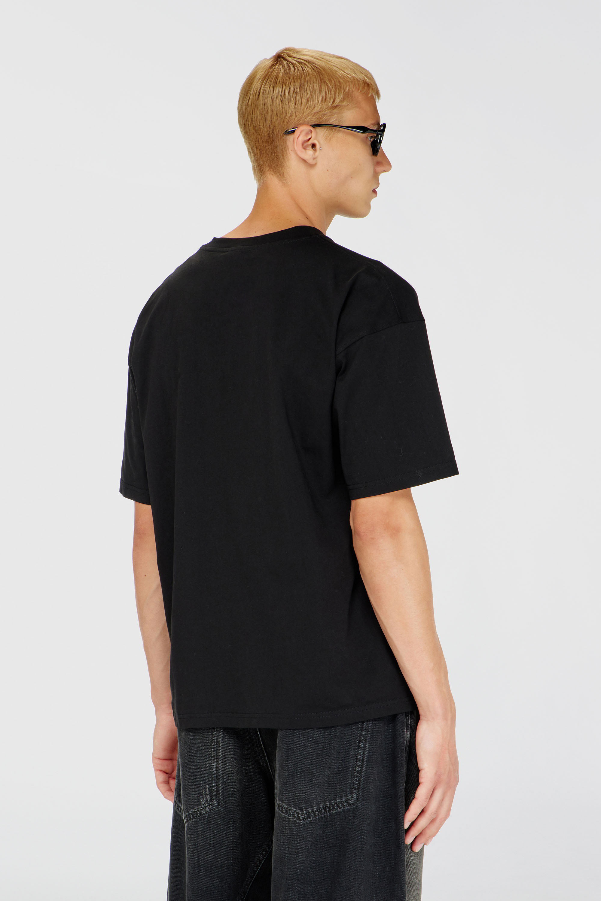 Diesel - T-BOXT-DCO, Herren Locker geschnittenes Baumwoll-T-Shirt mit Oval D Stickerei in Schwarz - 4
