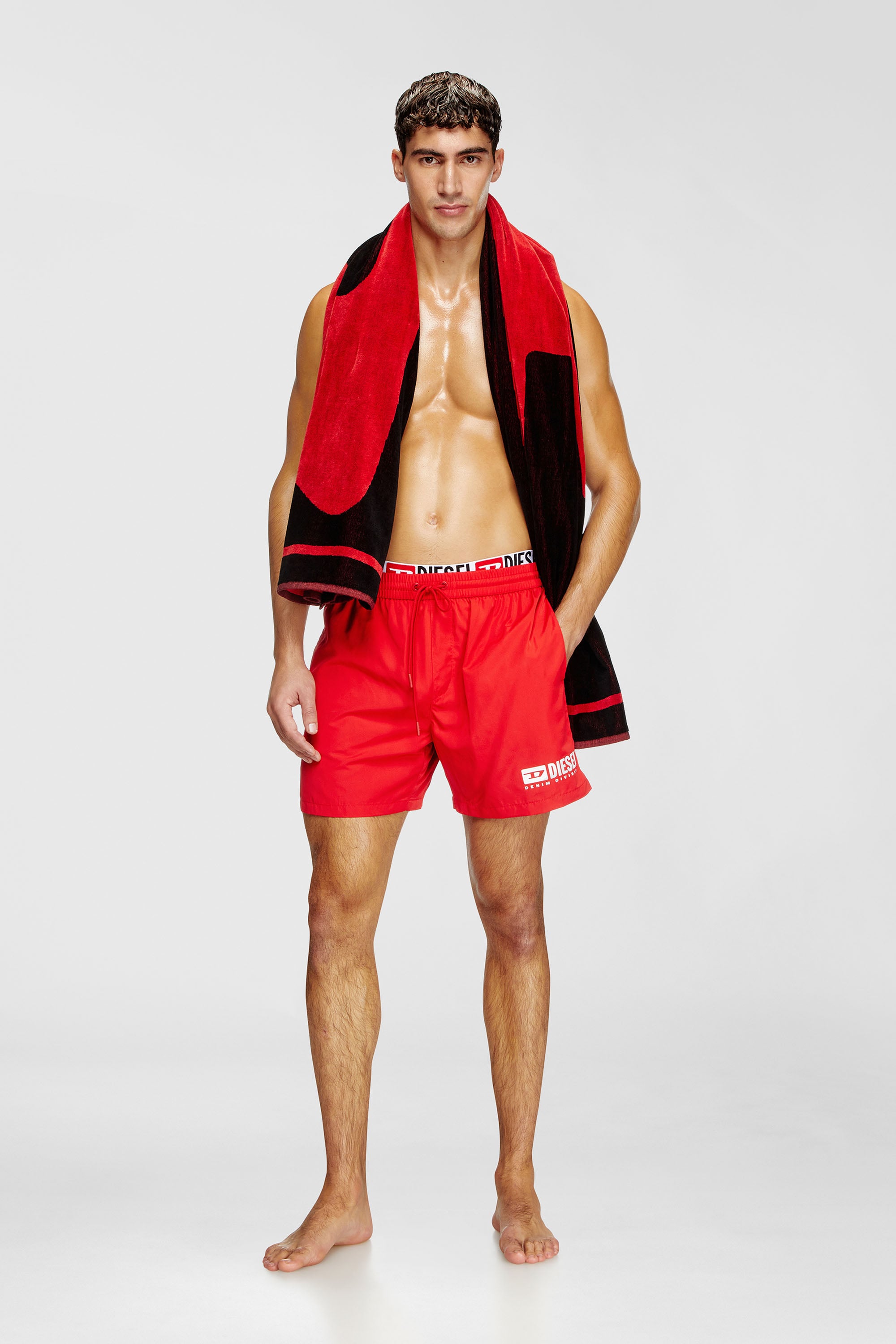 Diesel - VISPER-41-D-CORE, Herren Mittellange Badeshorts mit Logo-Print in Rot - 1