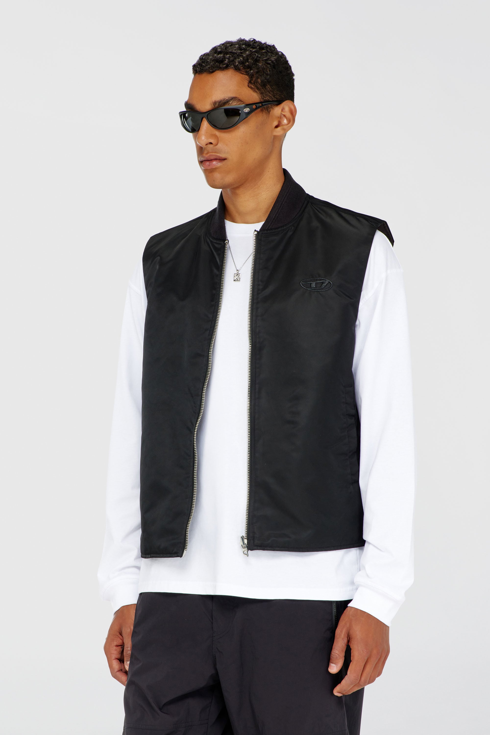 Diesel - W-TYPE-D1-SL, Herren Gepolsterte Satinweste mit Oval-D-Stickerei in Schwarz - 1