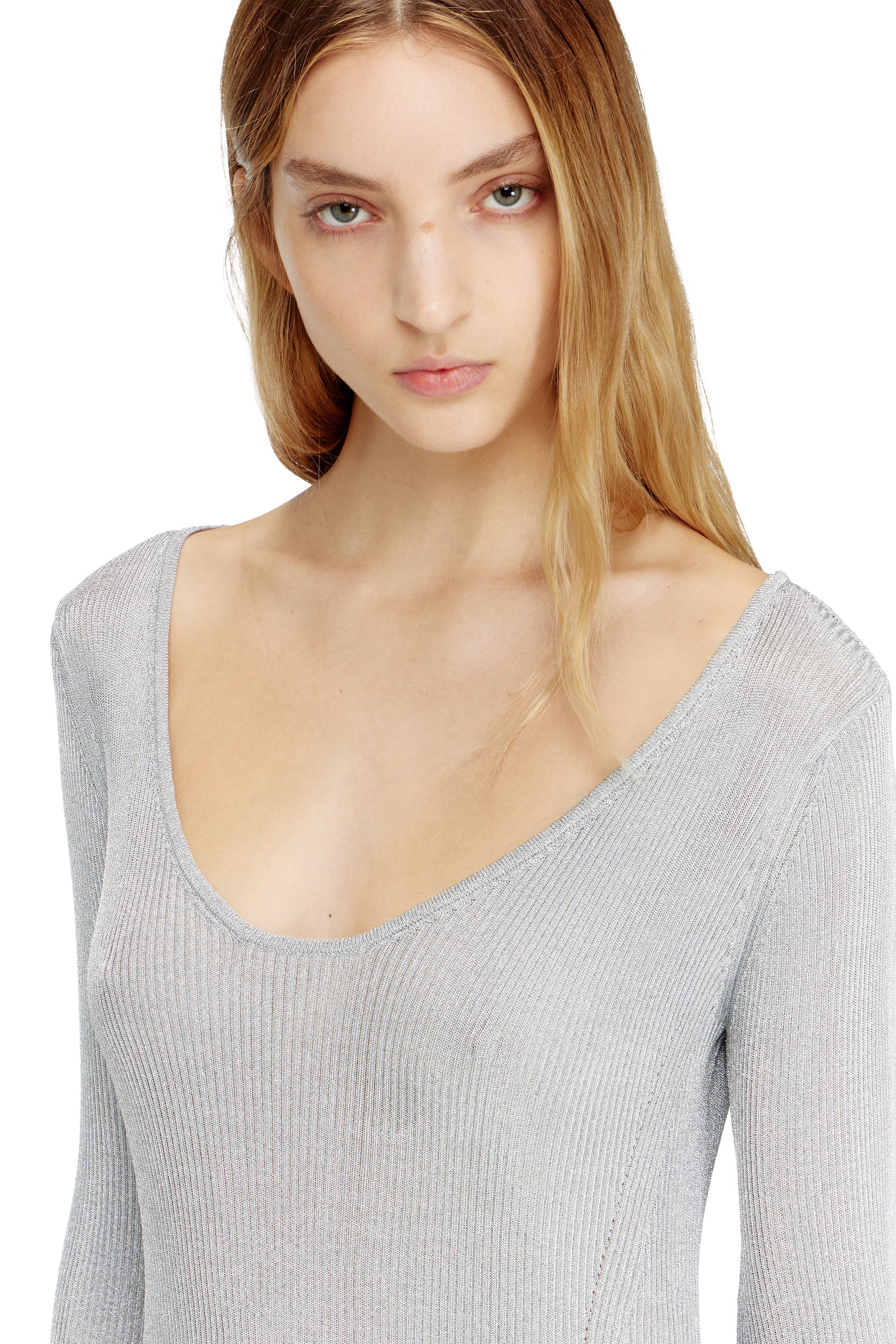 Diesel - M-DALILA, Damen Kurzes Kleid aus metallisch geripptem Strick in Hellgrau - 4
