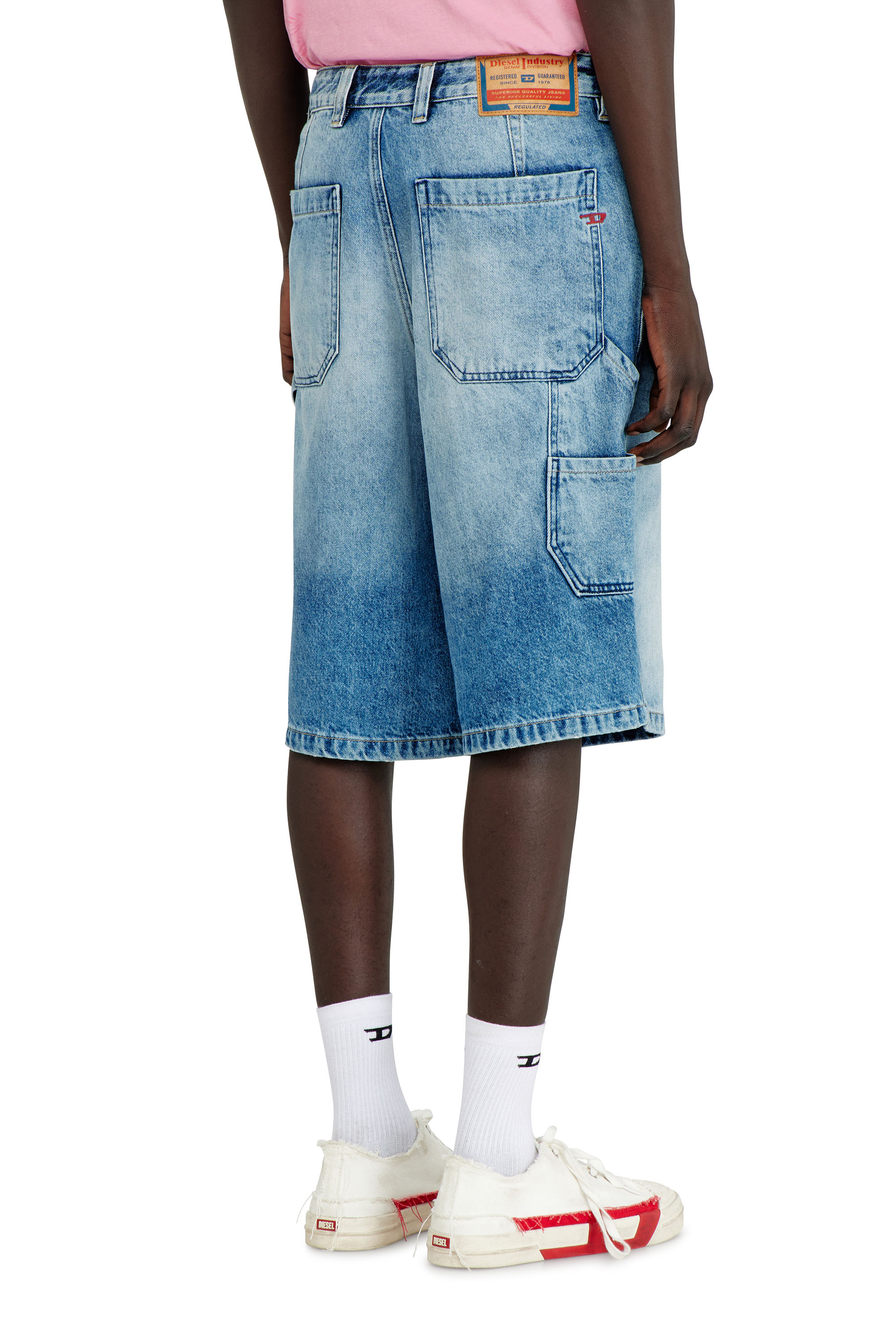 Diesel - D-LIVERY-W-SHORT, Herren Relaxed Shorts aus flie&szlig;endem Denim mit Abrieb-Effekten in Mittelblau - 3