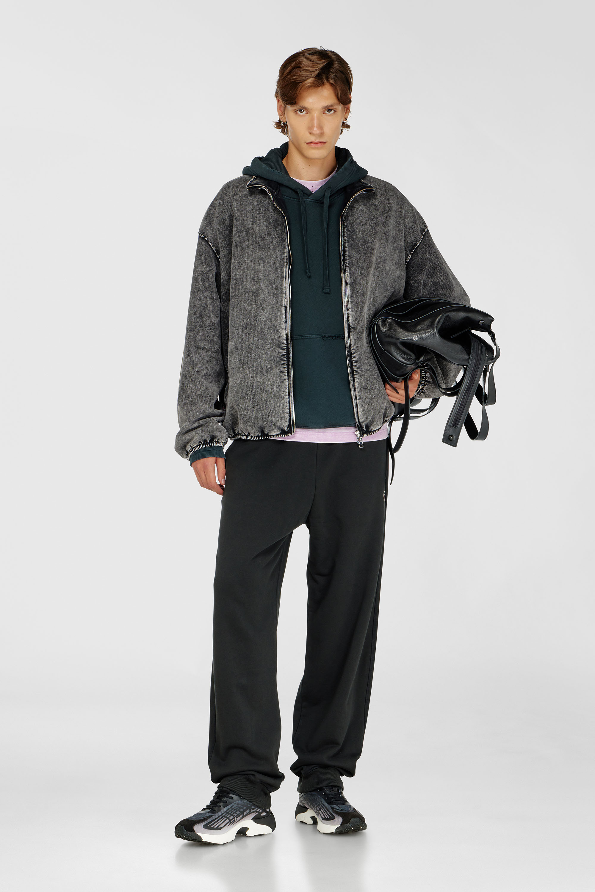 Diesel - P-MARKY-IOD, Herren Baumwollsweatpants mit metallischem Oval D in Schwarz - 1