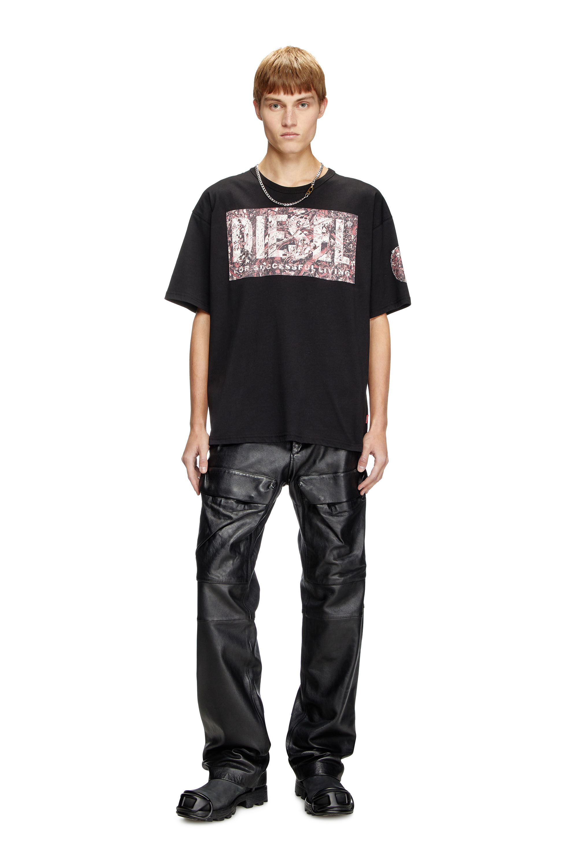 Diesel - T-BOXT-R22, Herren T-Shirt mit großem Gabardine-Patch-Logo in Schwarz - 2