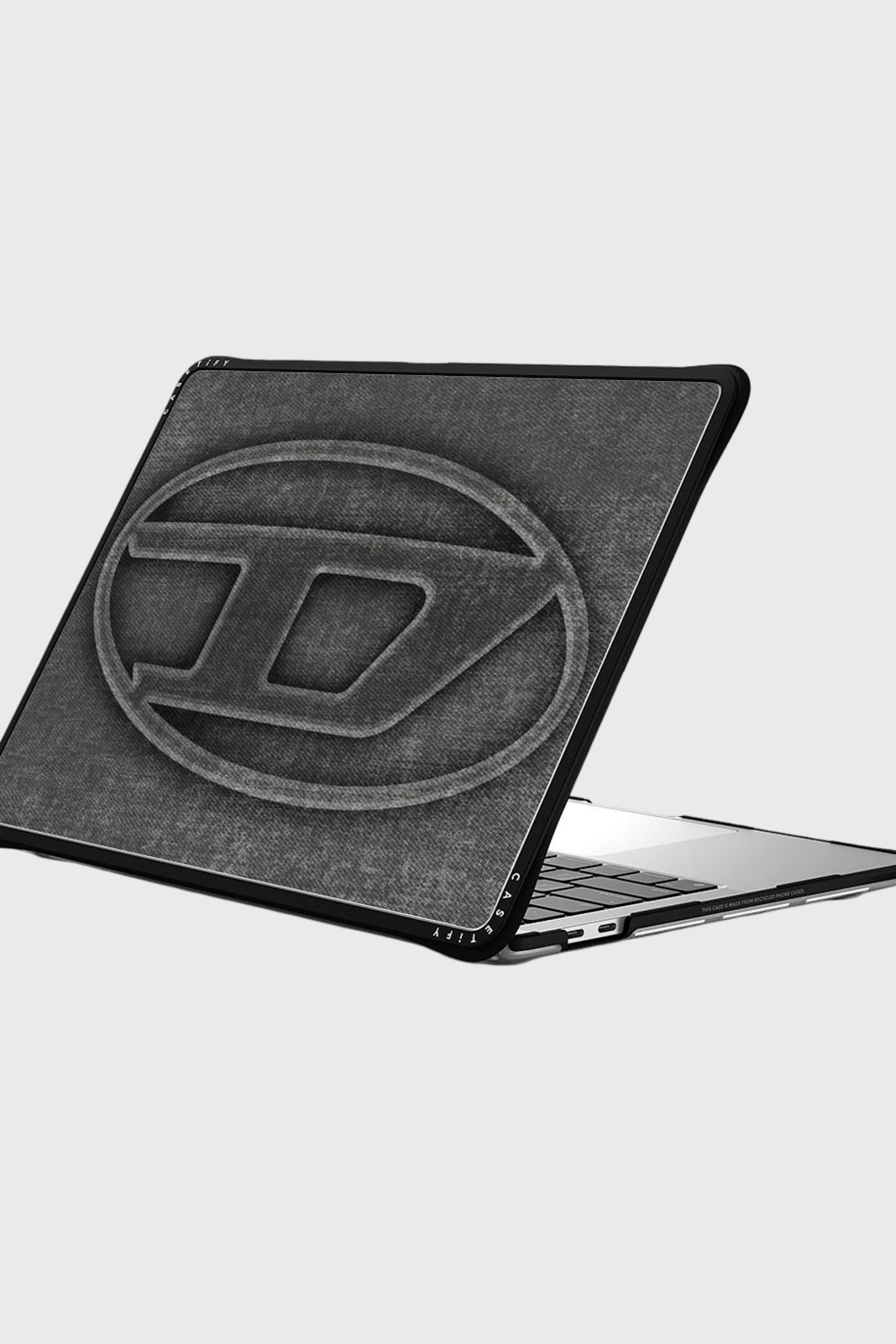 Diesel - 60619 MOULDED CASE, Unisex Oval D impact H&uuml;lle f&uuml;r MacBook 13" in Schwarz - 2