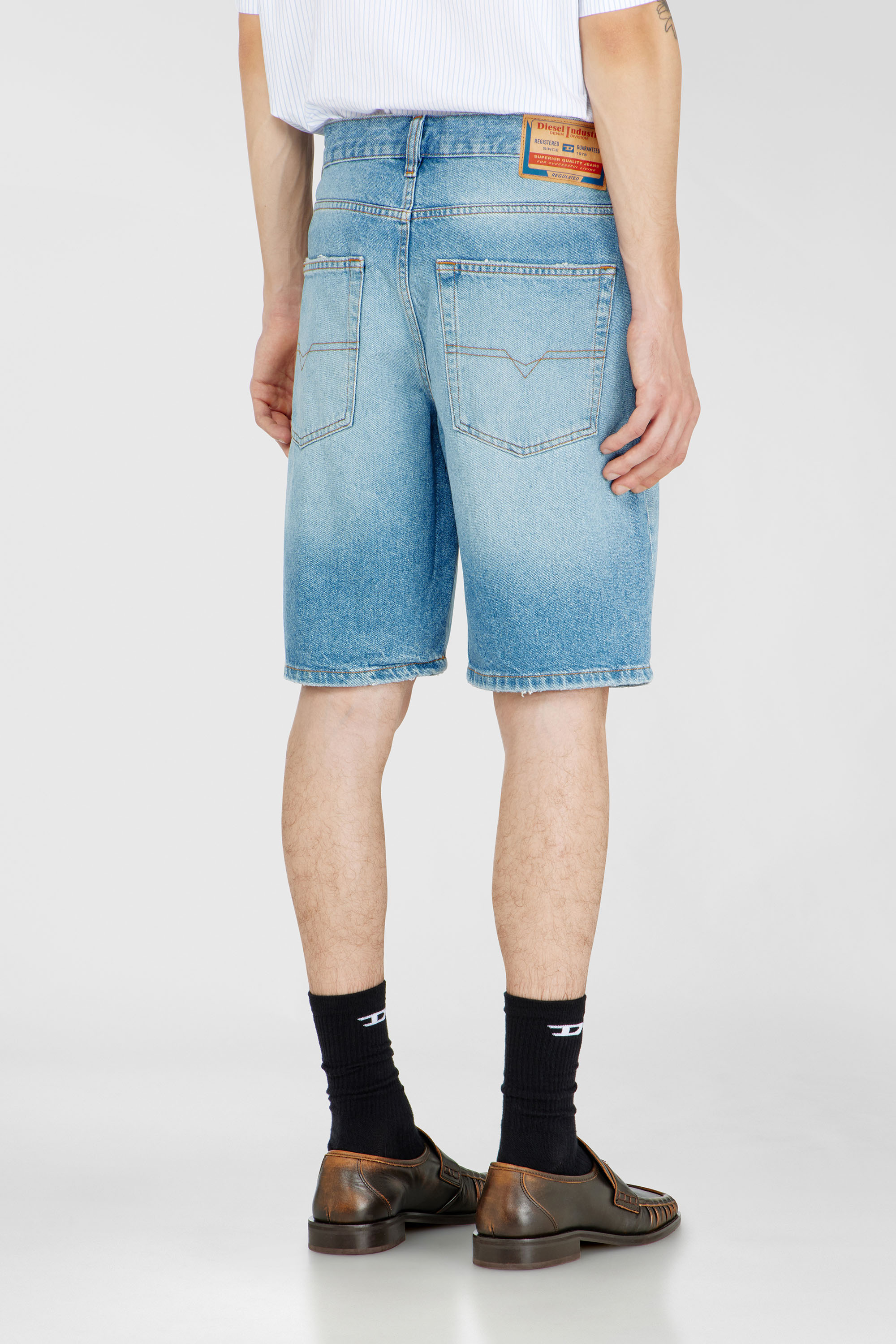 Diesel - REGULAR-SHORT, Herren Shorts aus Denim in Hellblau - 4
