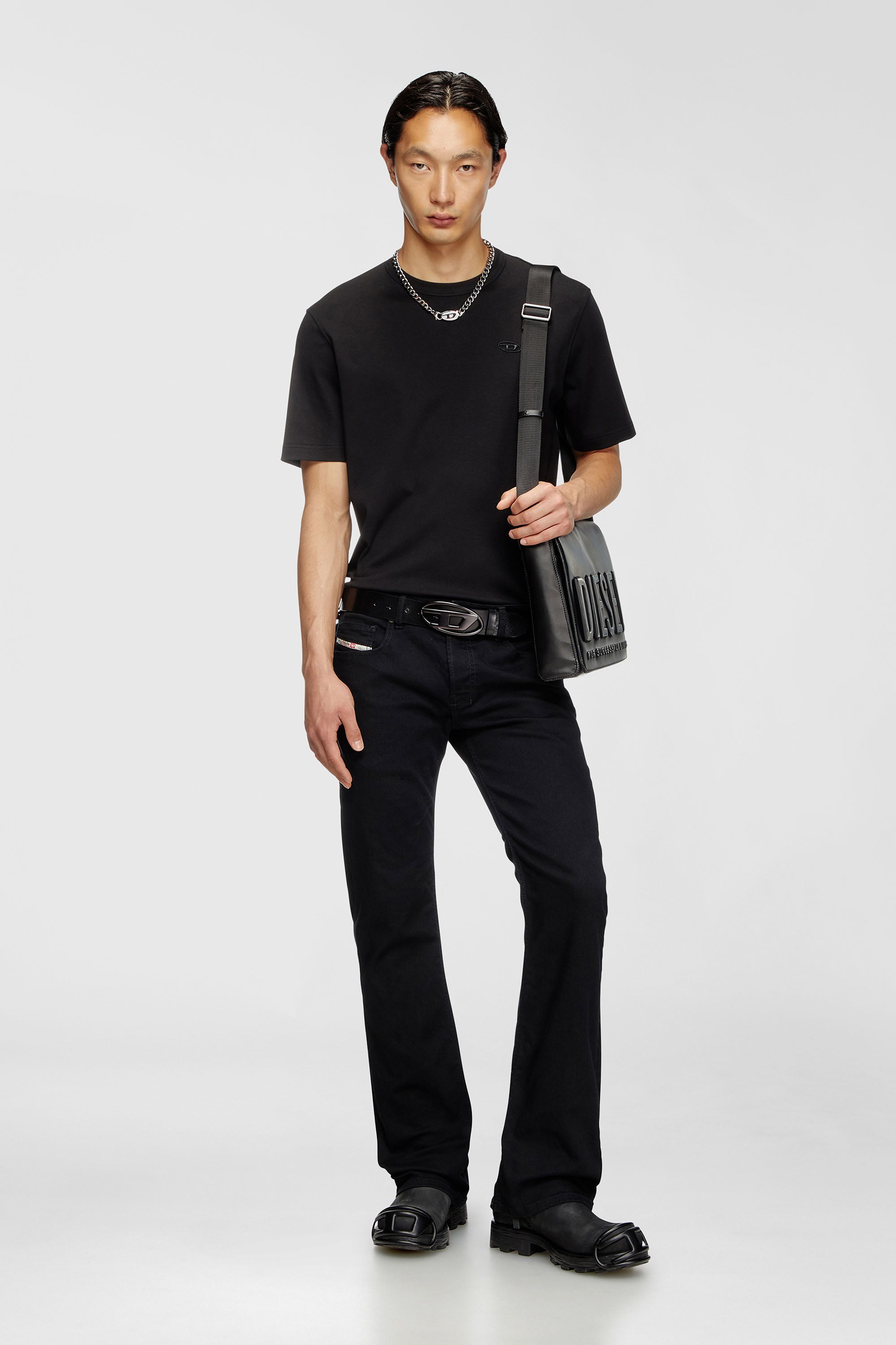 Diesel - T-ADJUST-SLITS-R17, Herren T-Shirt mit farblich abgestimmter Logo-Stickerei in Schwarz - 2
