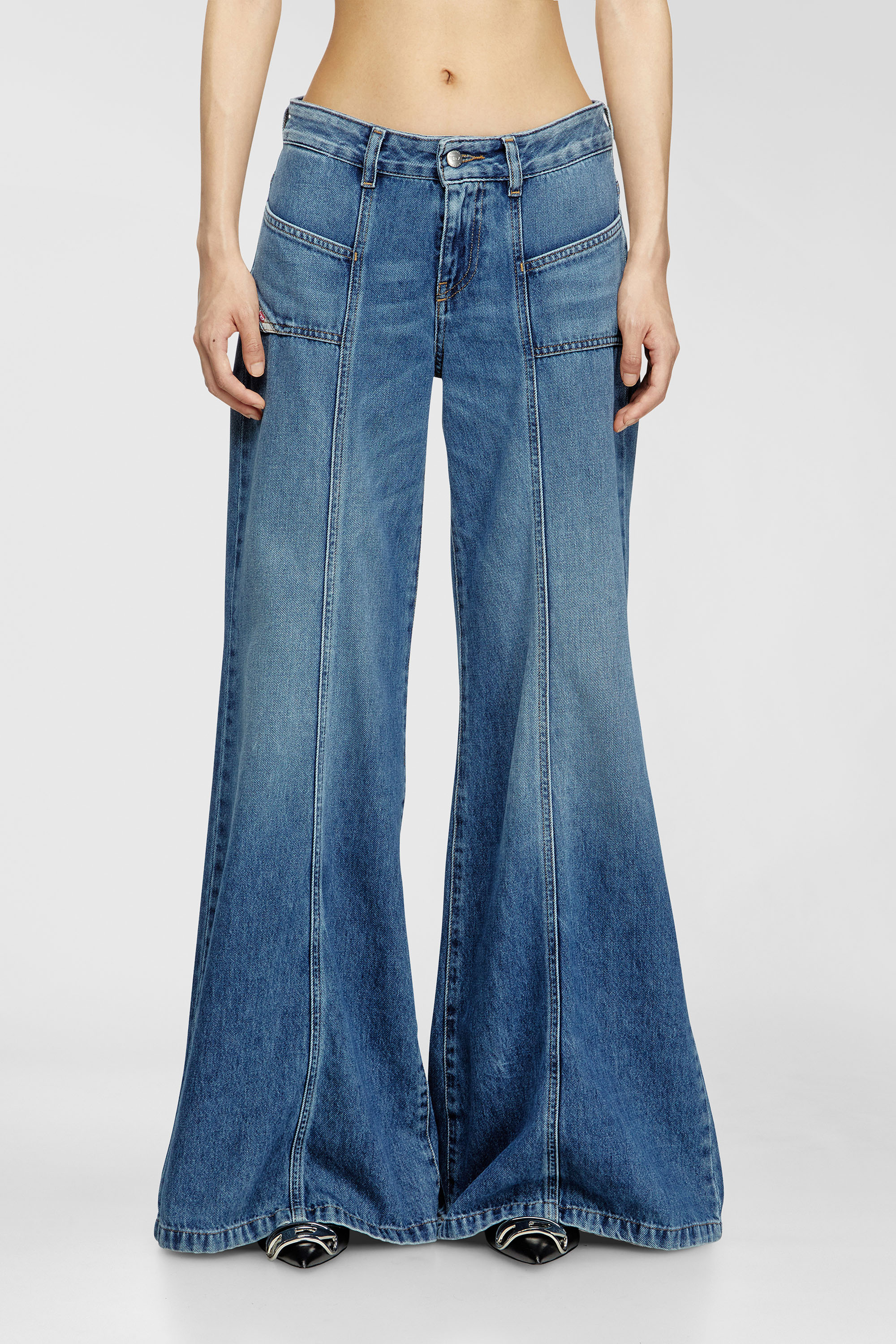 Diesel - Damen Flare Jeans D-Akii 09M56, Mittelblau - 1