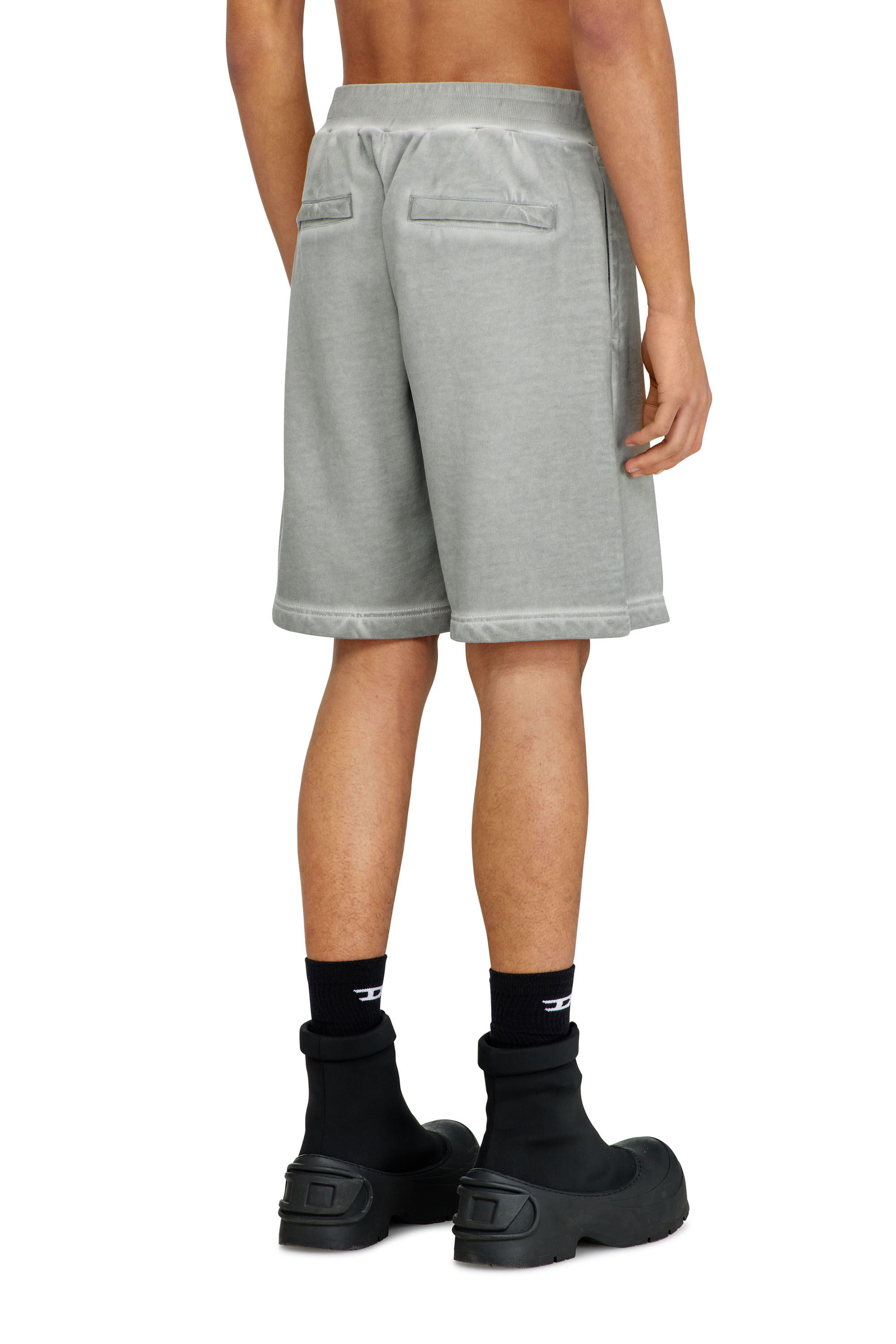 Diesel - P-CROWN-V1, Herren Pigmentgef&auml;rbte Sweatshorts in Grau - 4
