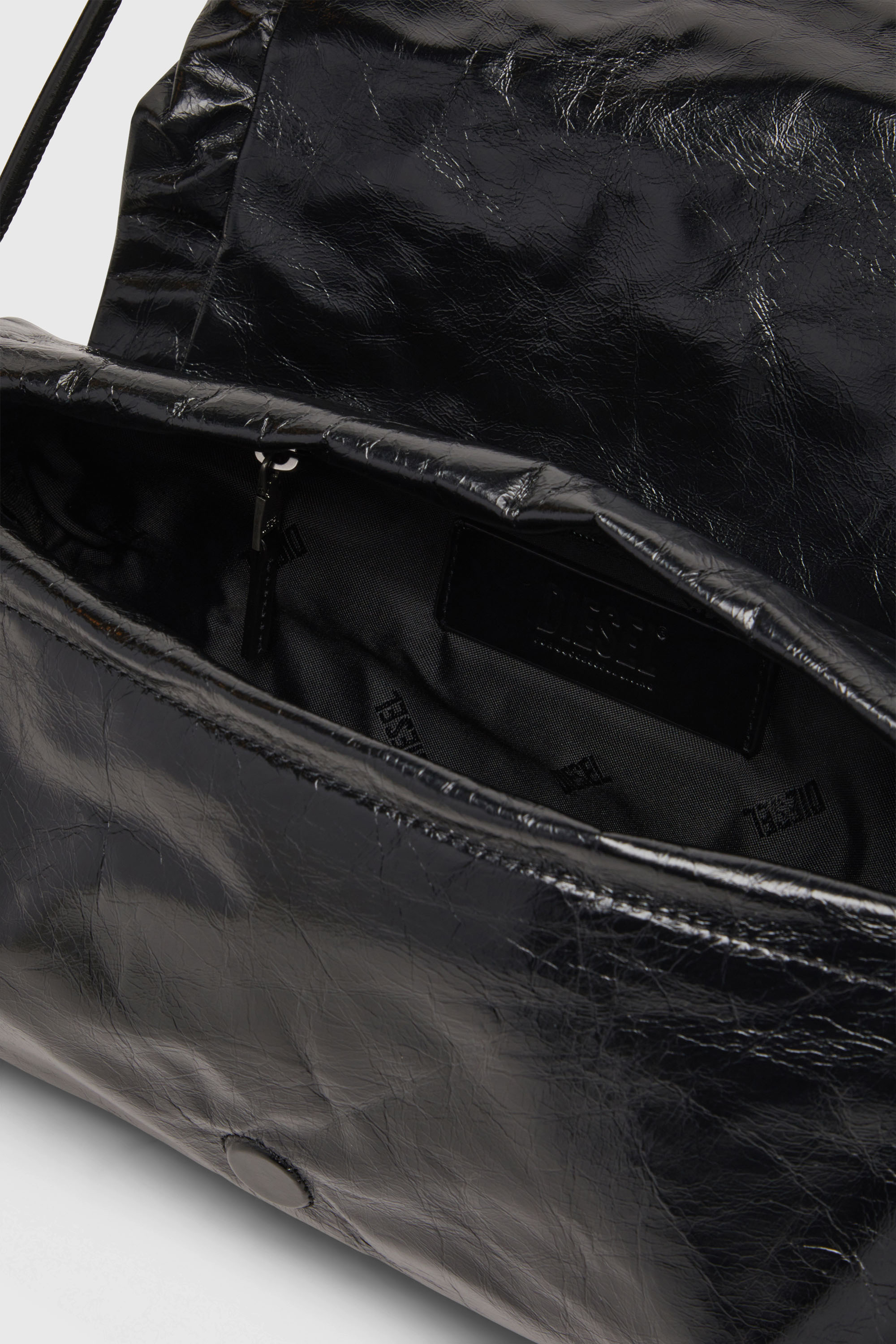 Diesel - SCRUNCH-D SHOULDER M, Damen Scrunch-D-Schultertasche aus Knitter-Leder in Schwarz - 4